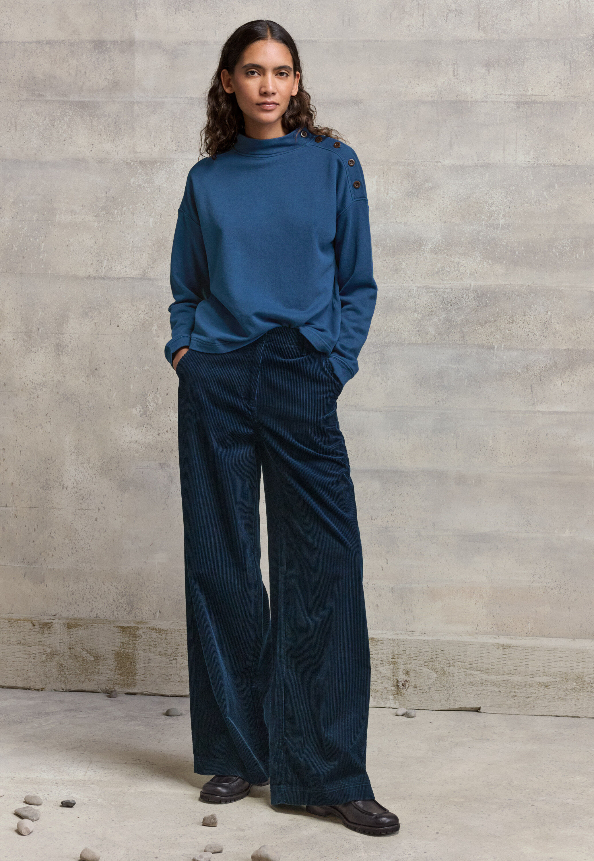 Straight-leg trousers
