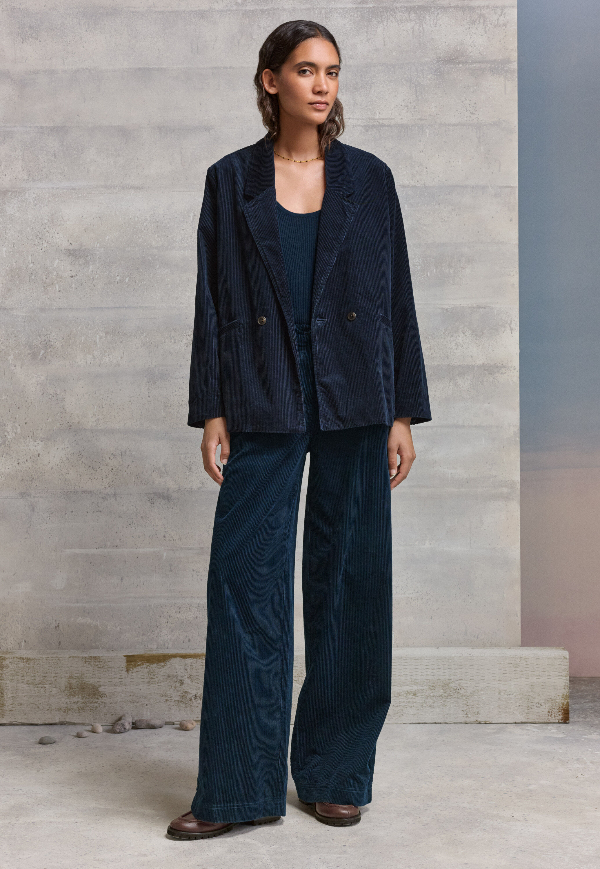Straight-leg trousers