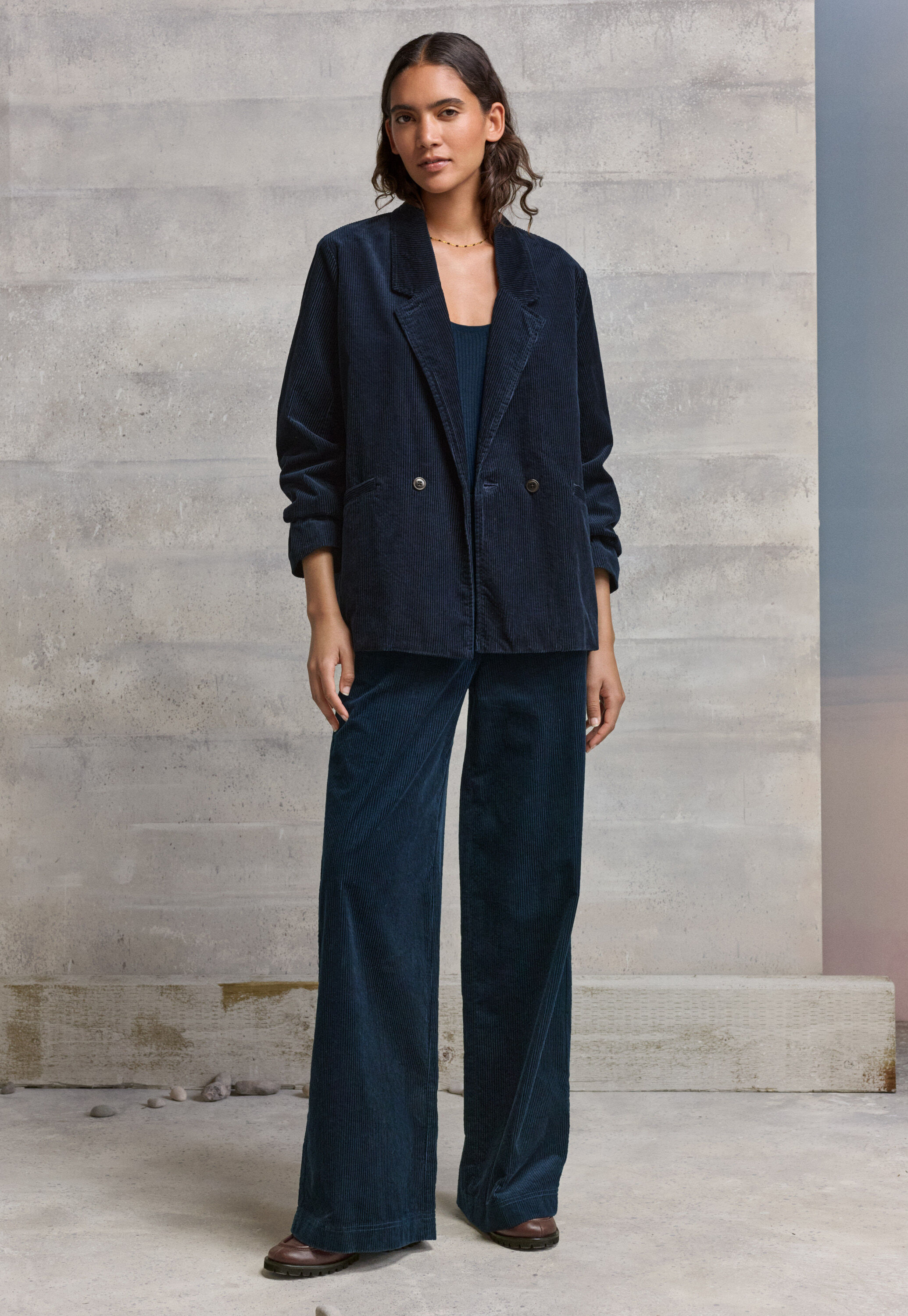 Straight-leg trousers