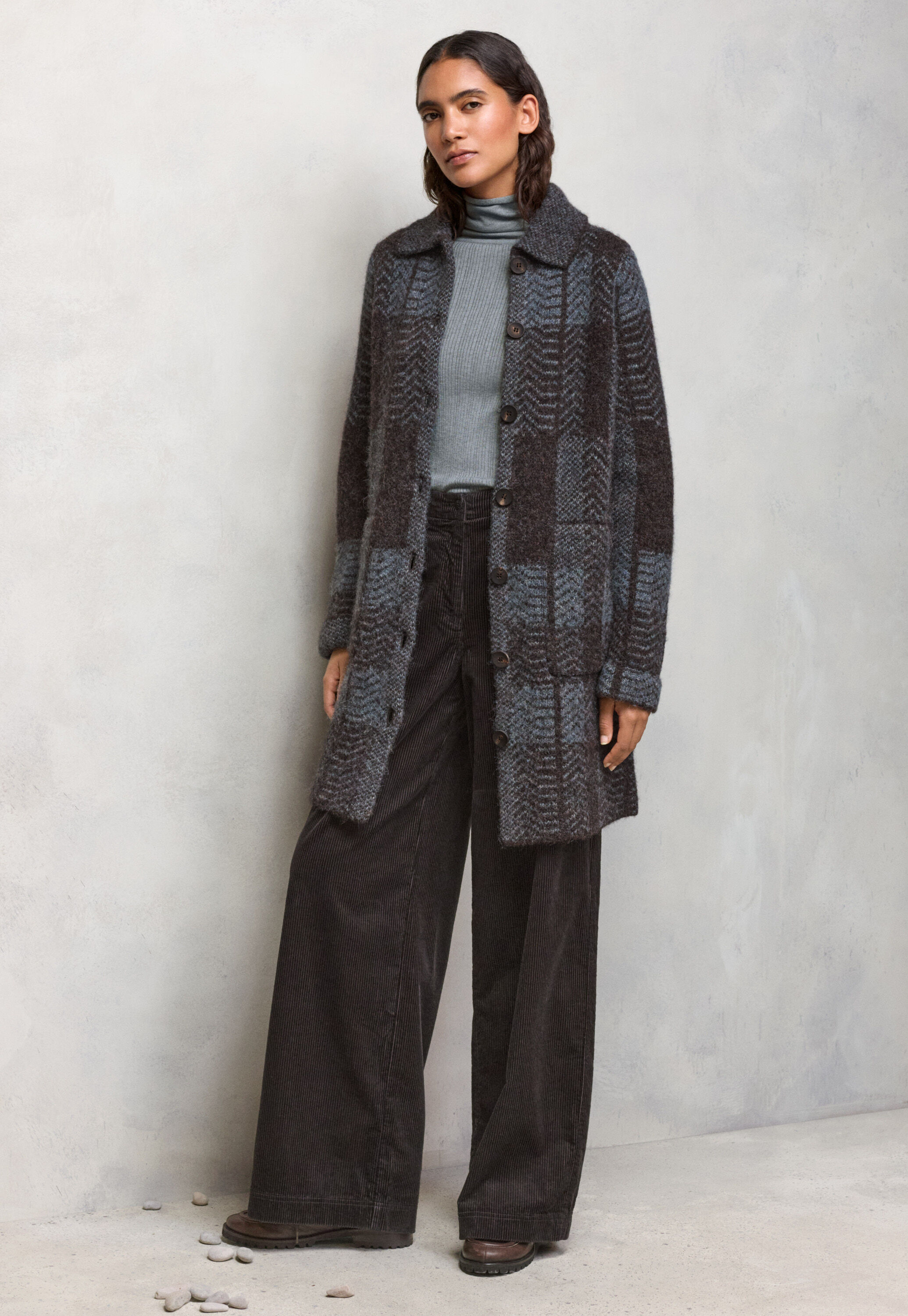 Straight-leg trousers