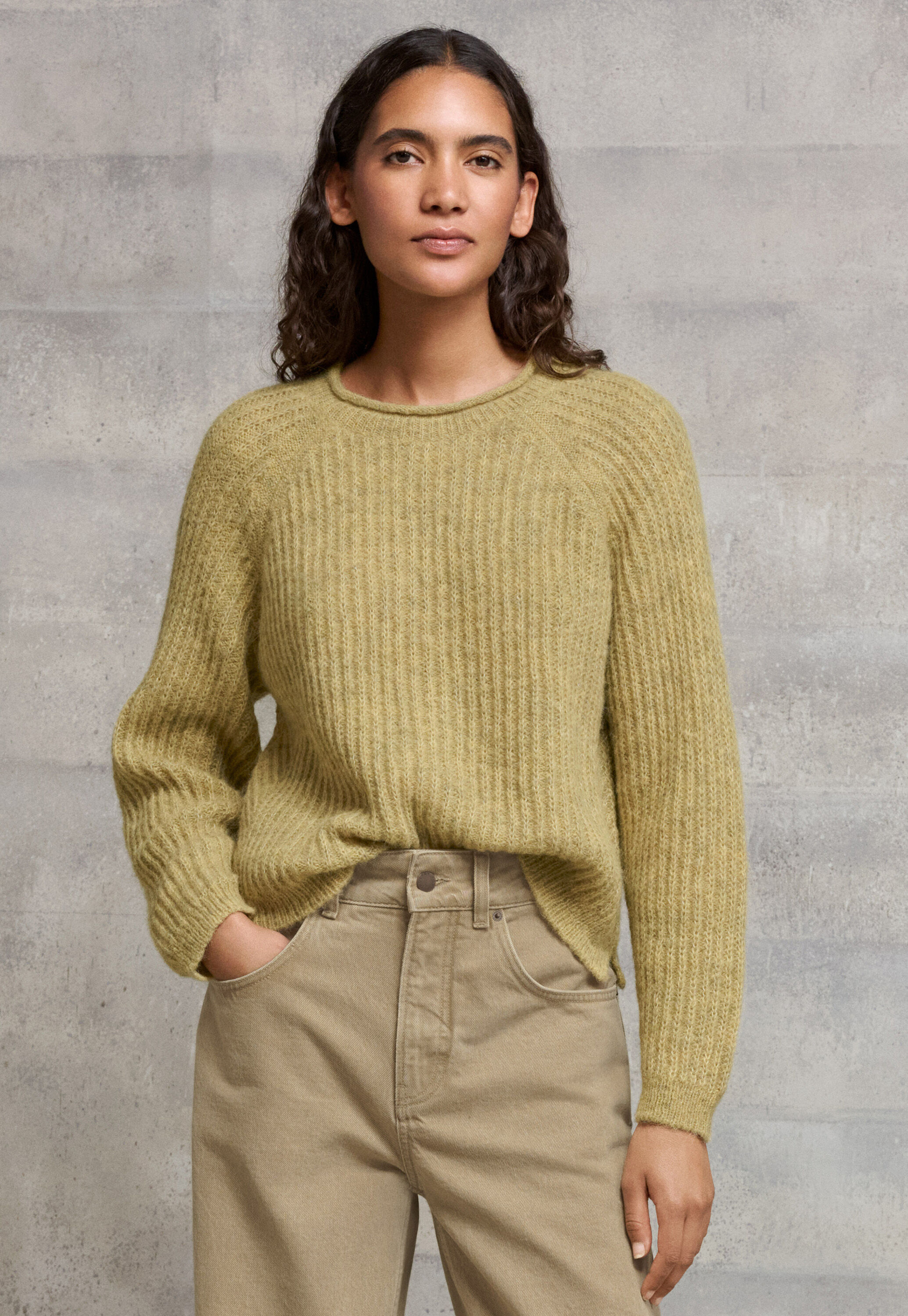Round-neck ribbed sweater