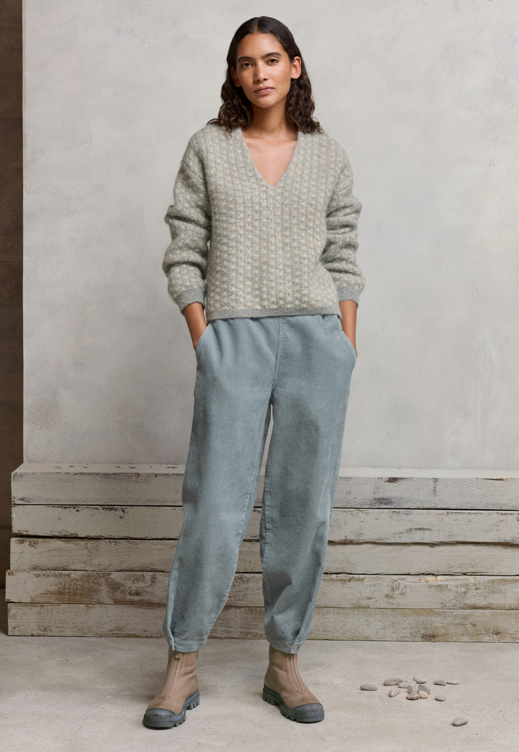 V-neck stitch sweater