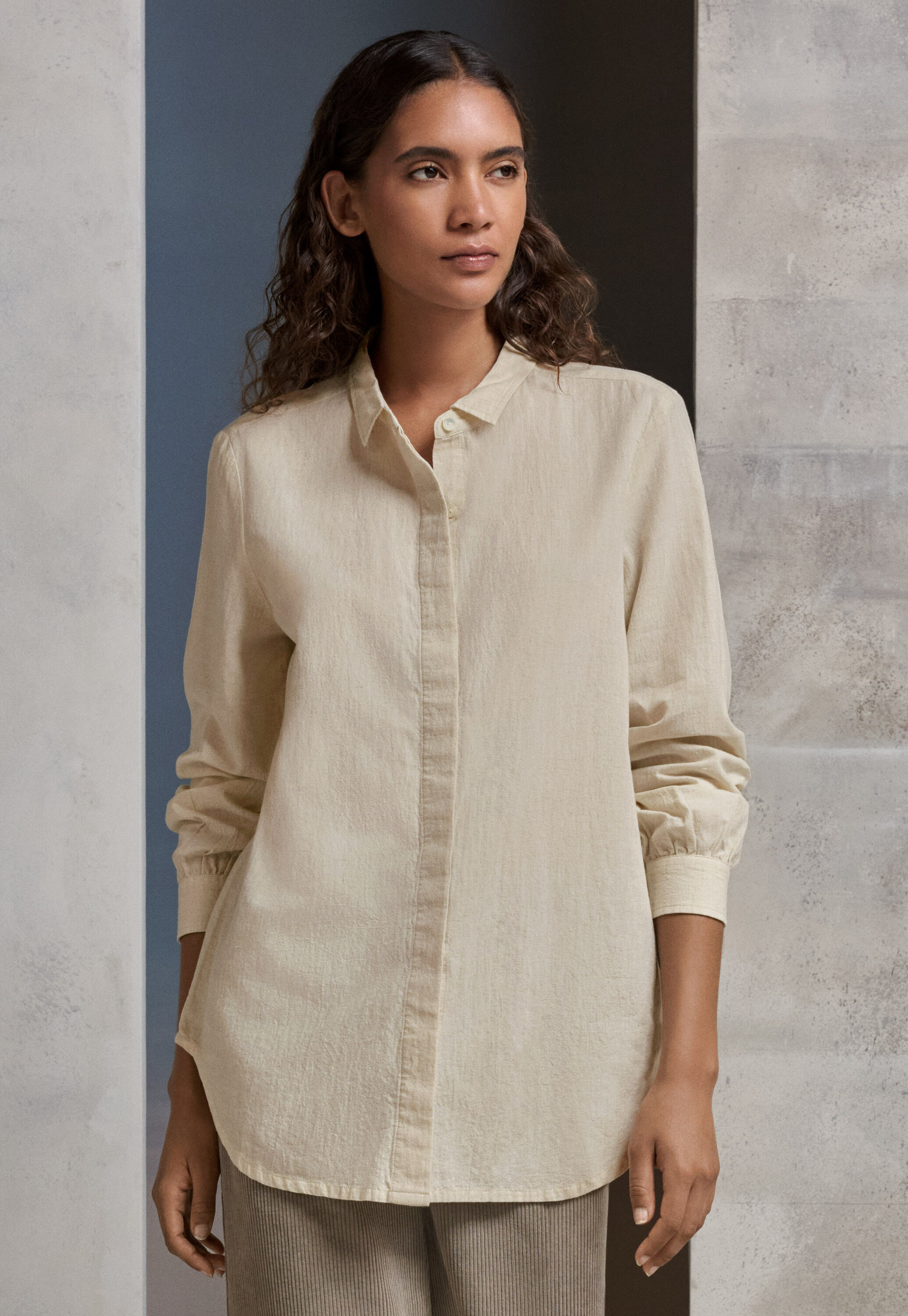 Curved hem shirt