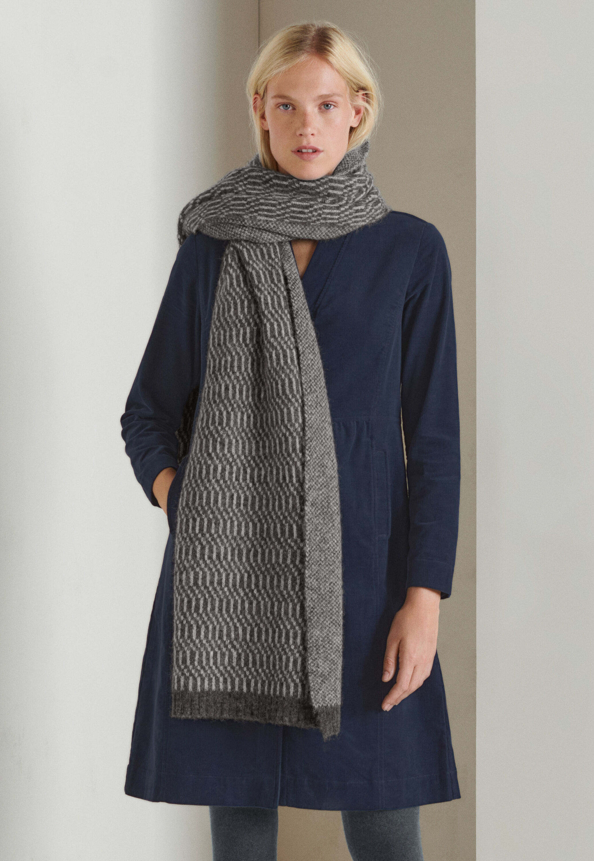 Jacquard knit scarf, Dark grey, large