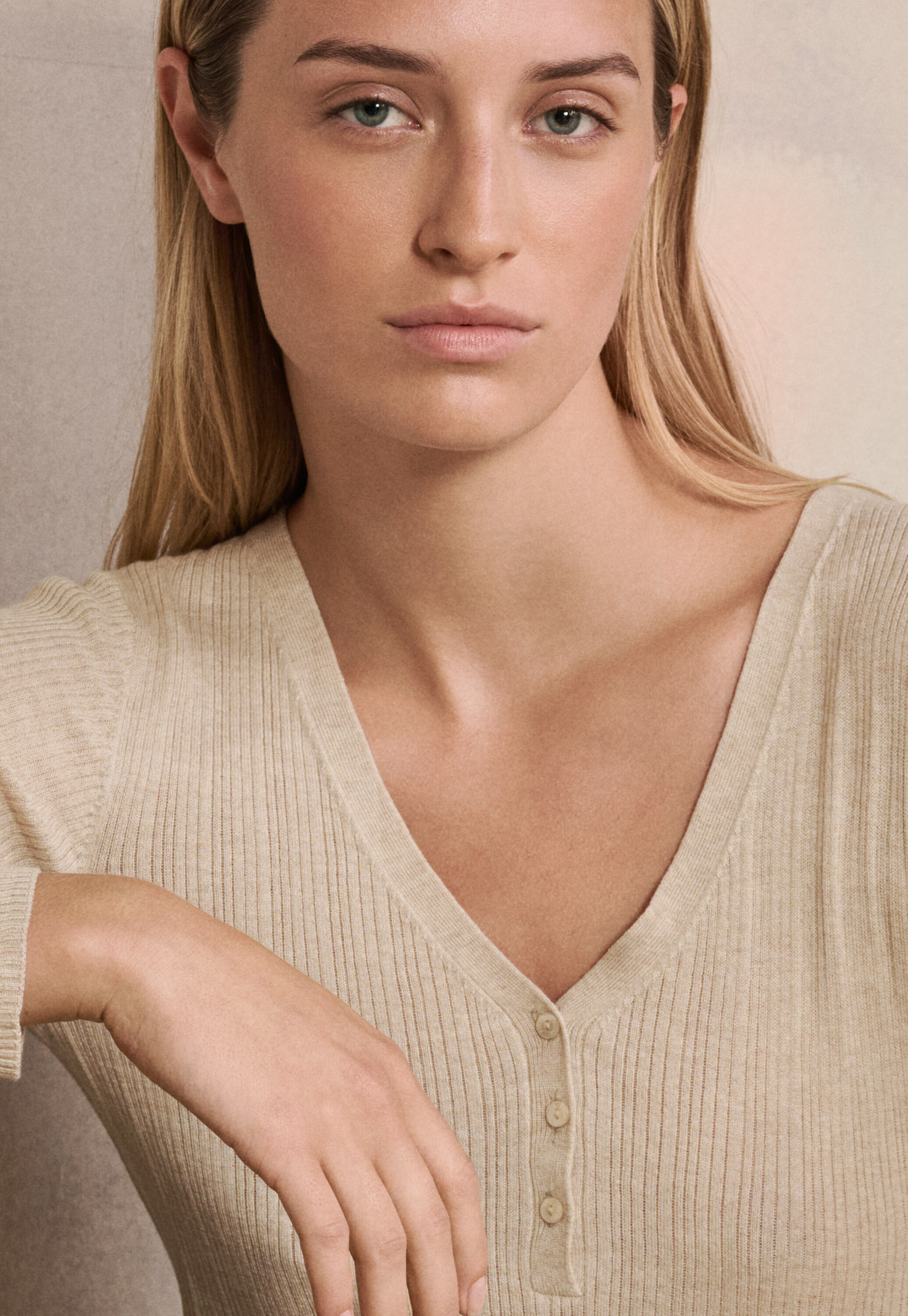 Ribbed v-neck sweater