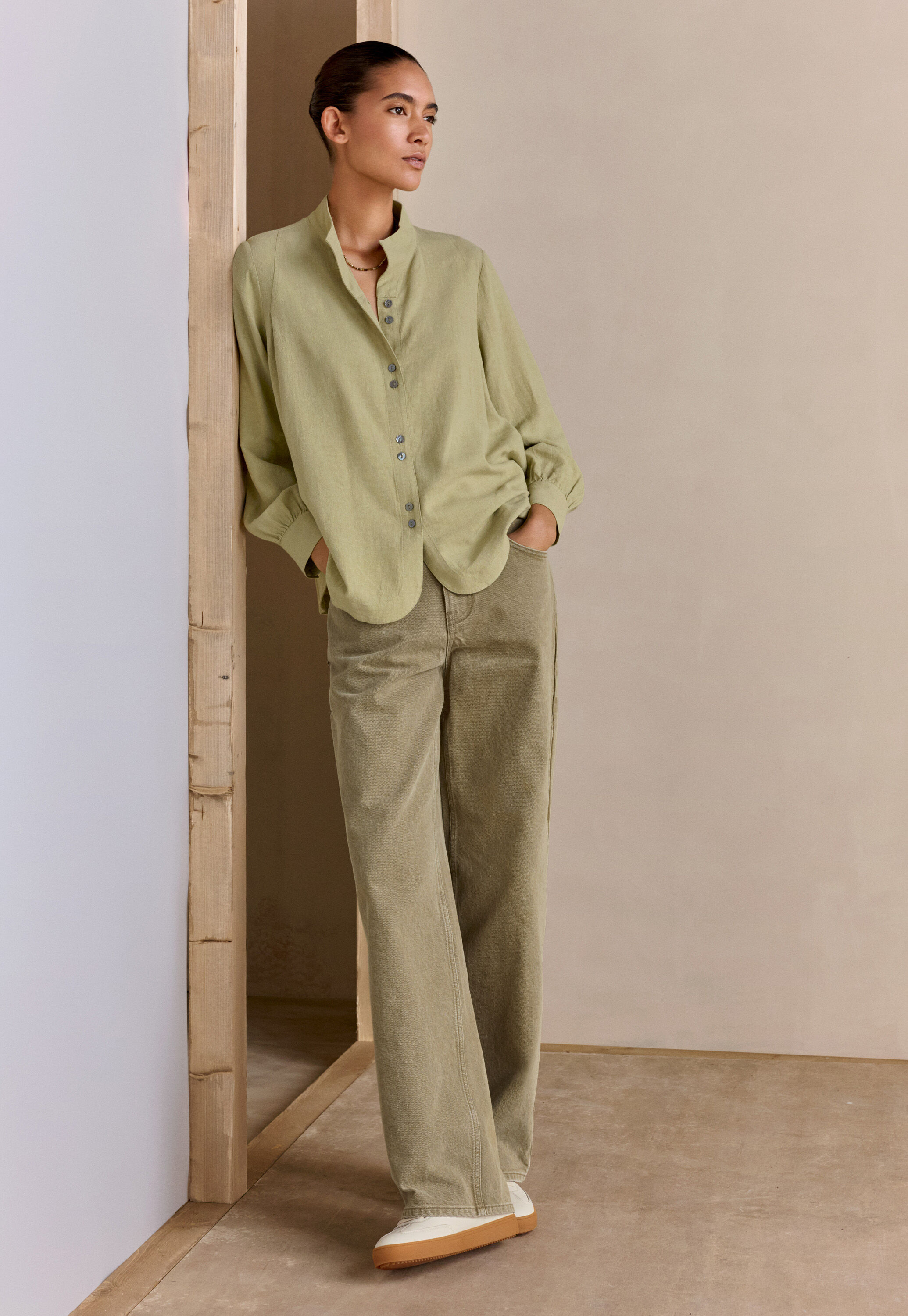 Straight-leg jeans