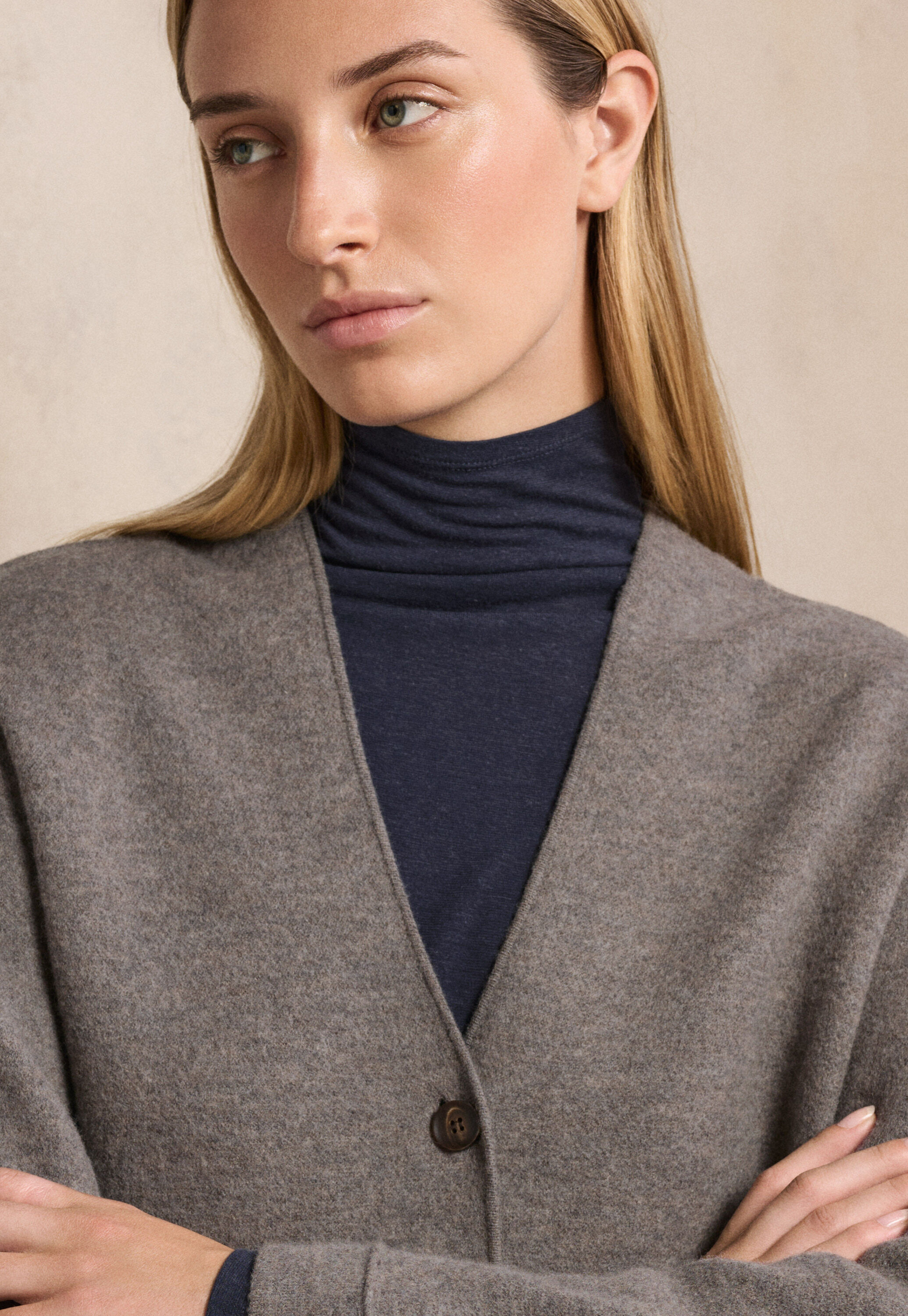 Short knitted jacket