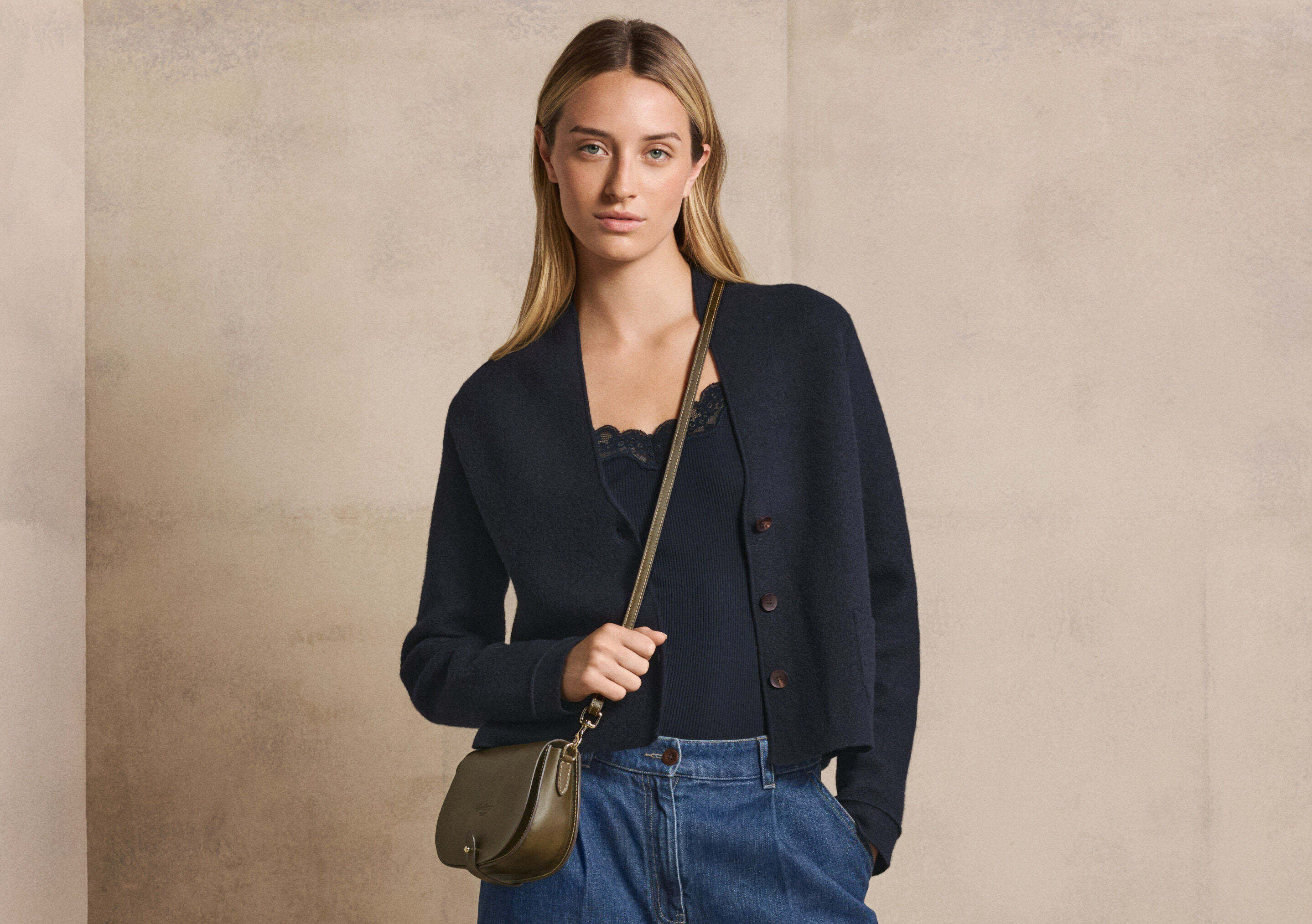 Short knitted jacket