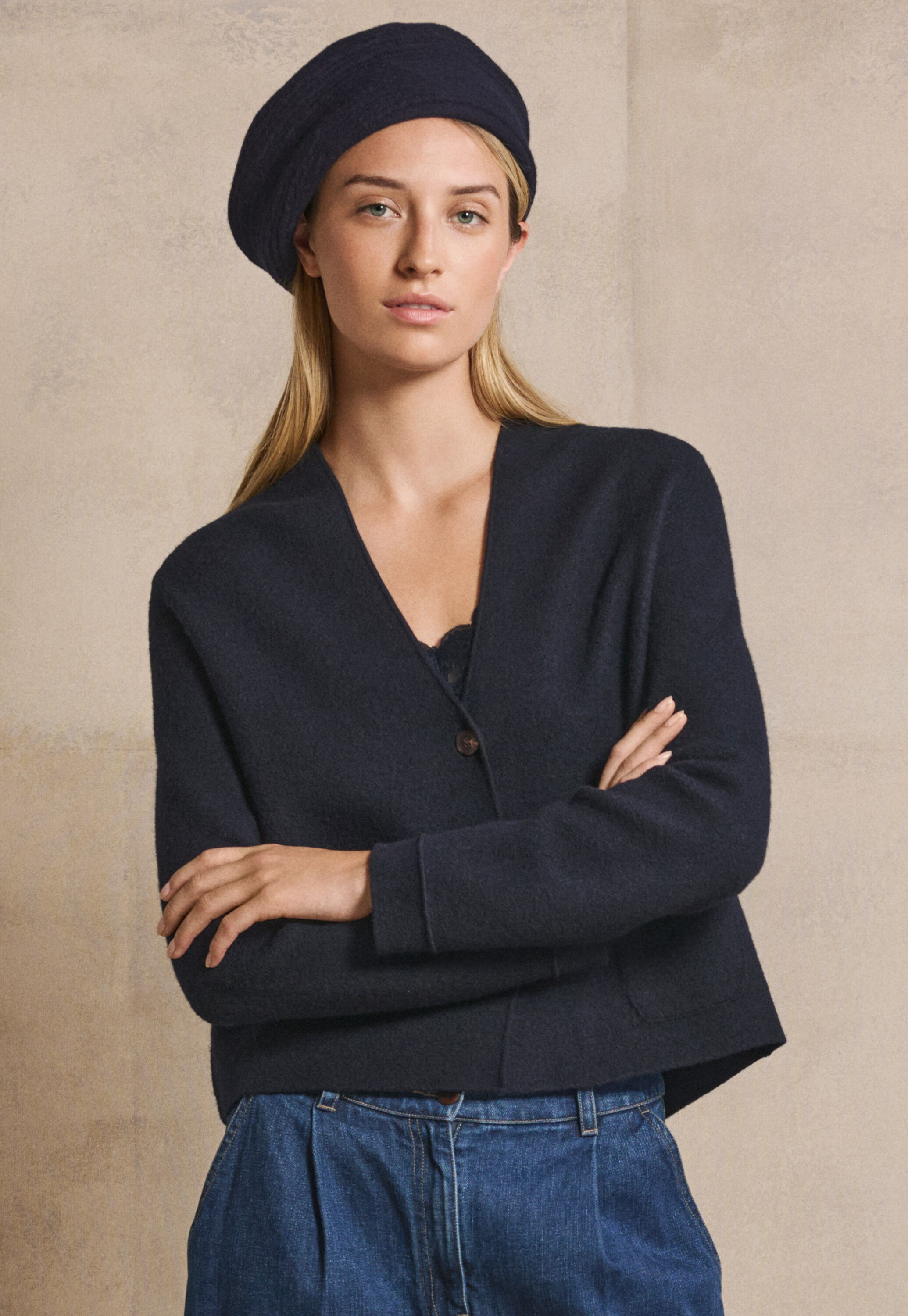 Short knitted jacket
