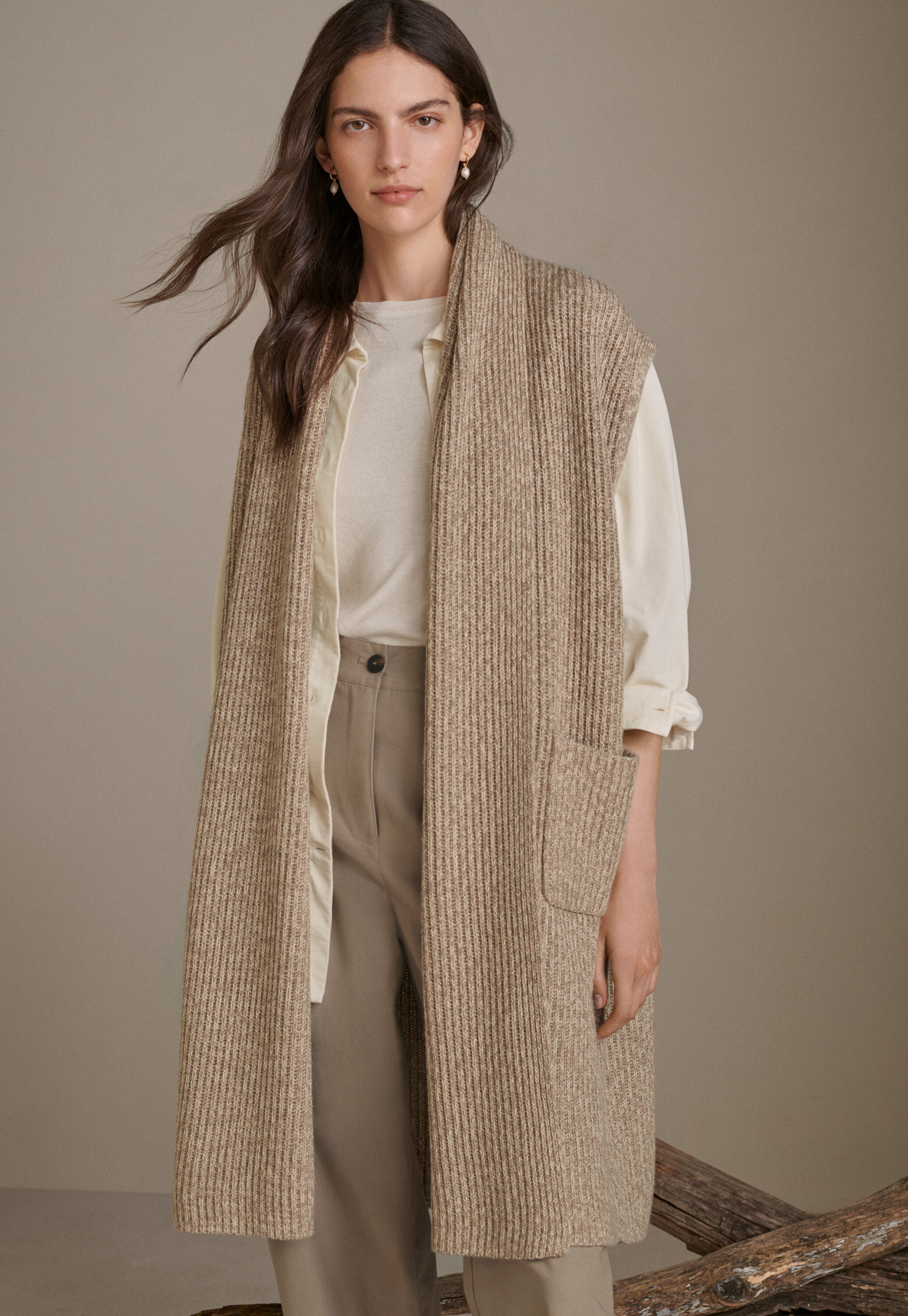 Sleeveless cardigan