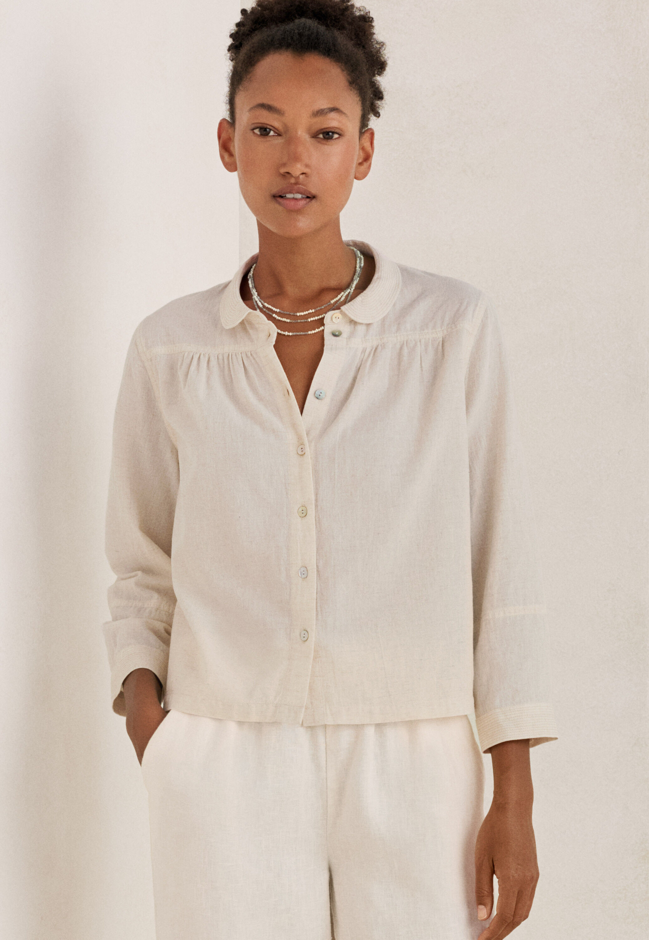 Round-collar shirt