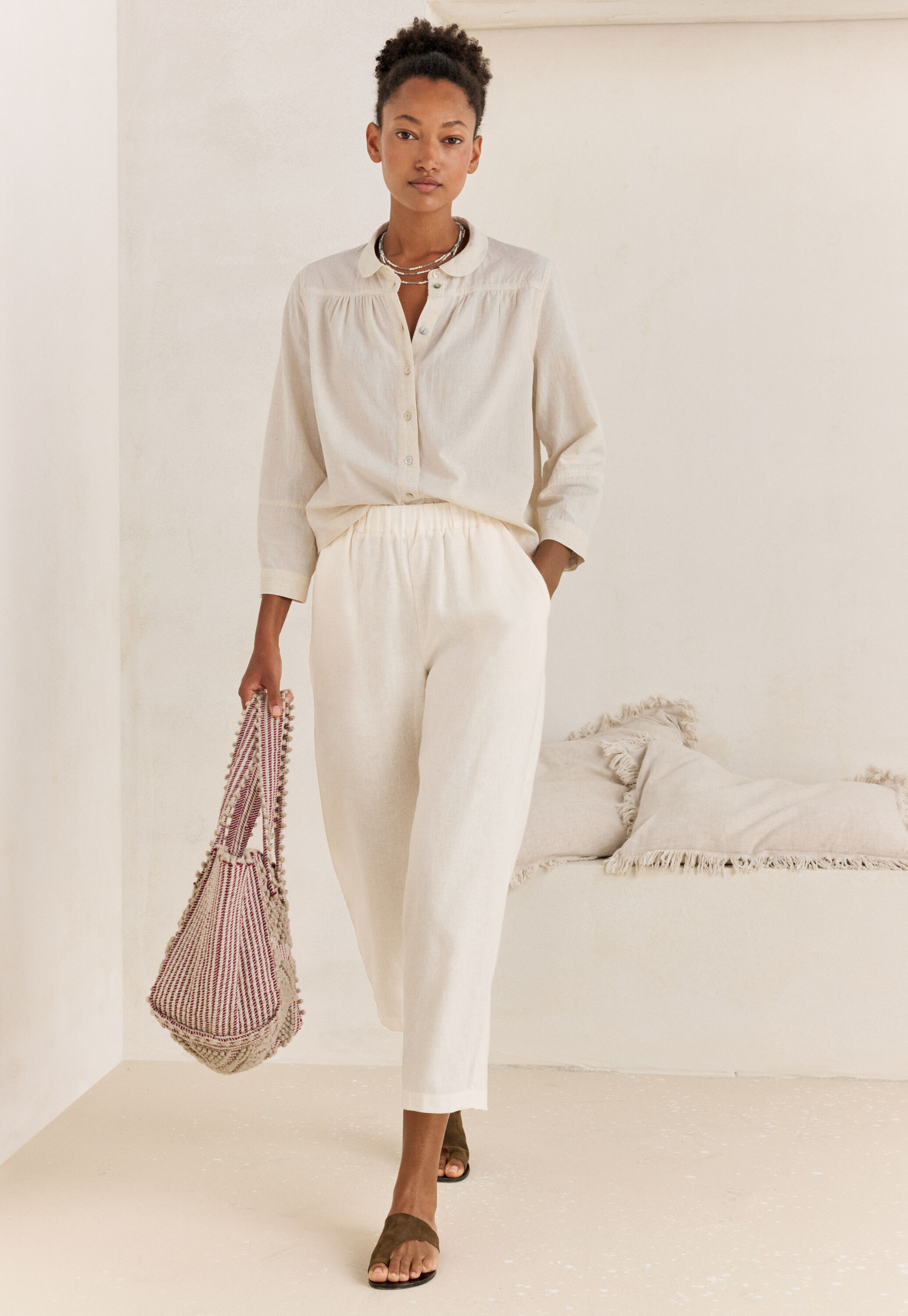 Round-collar shirt