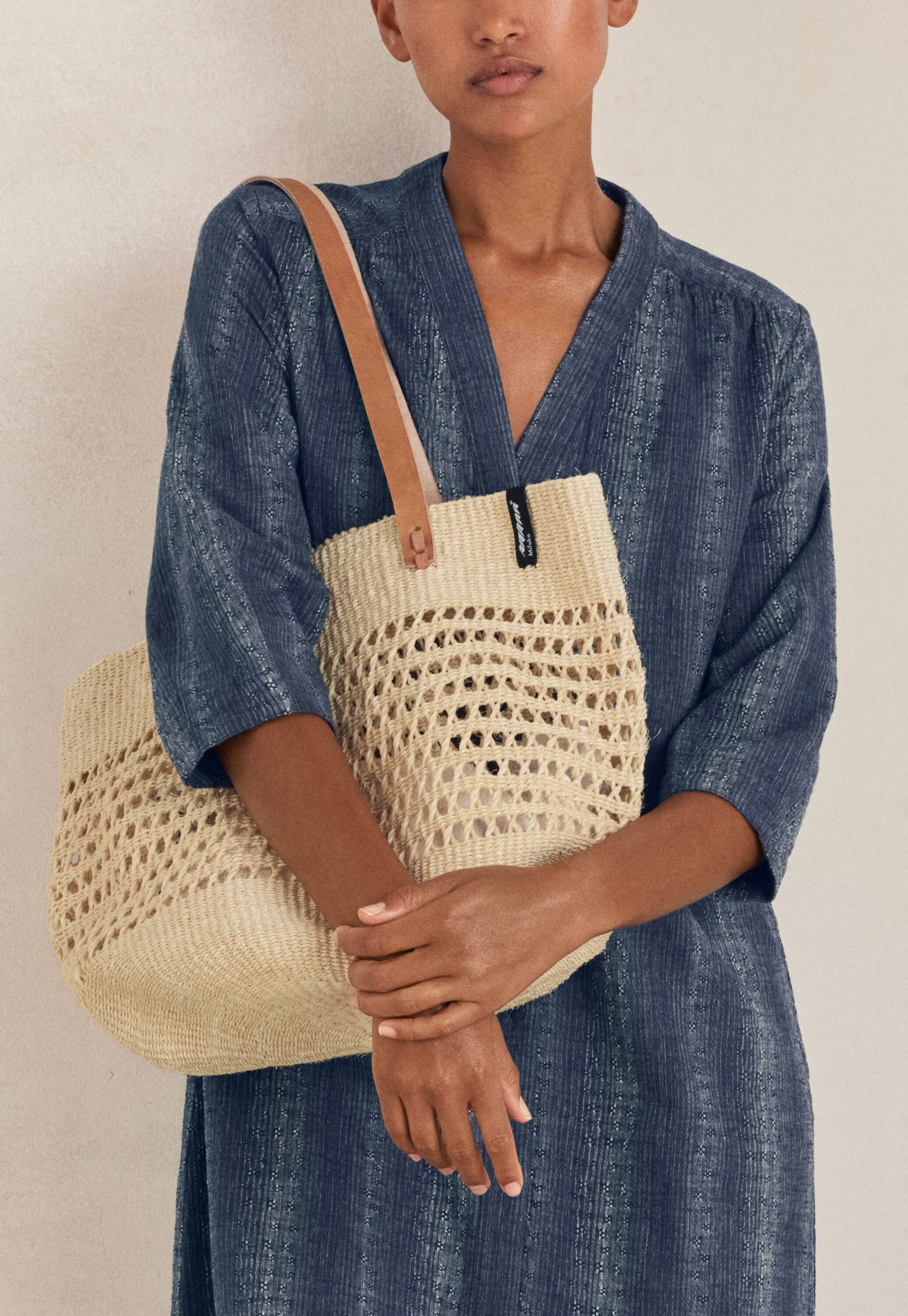 Shopper with leather handle