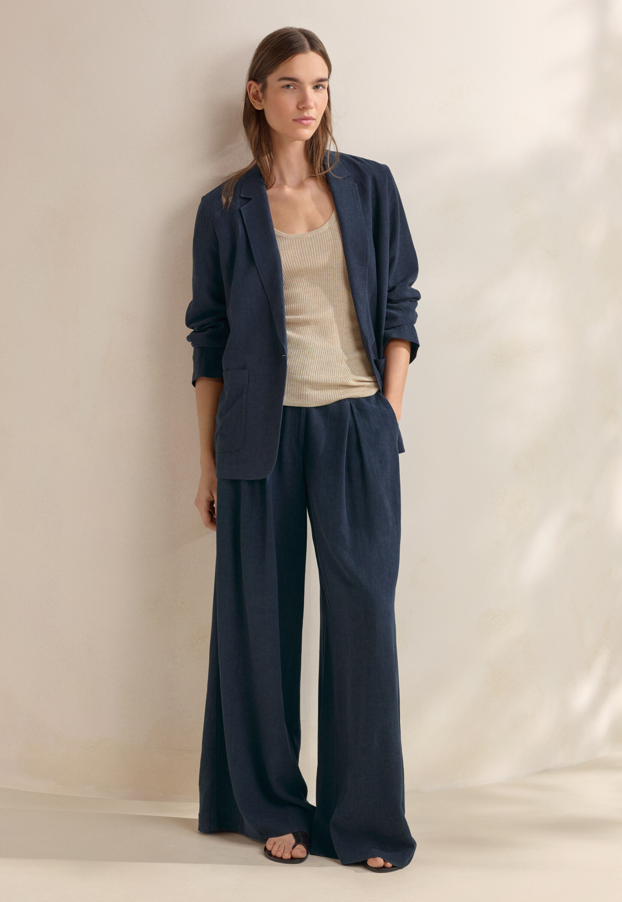 Wide-leg trousers