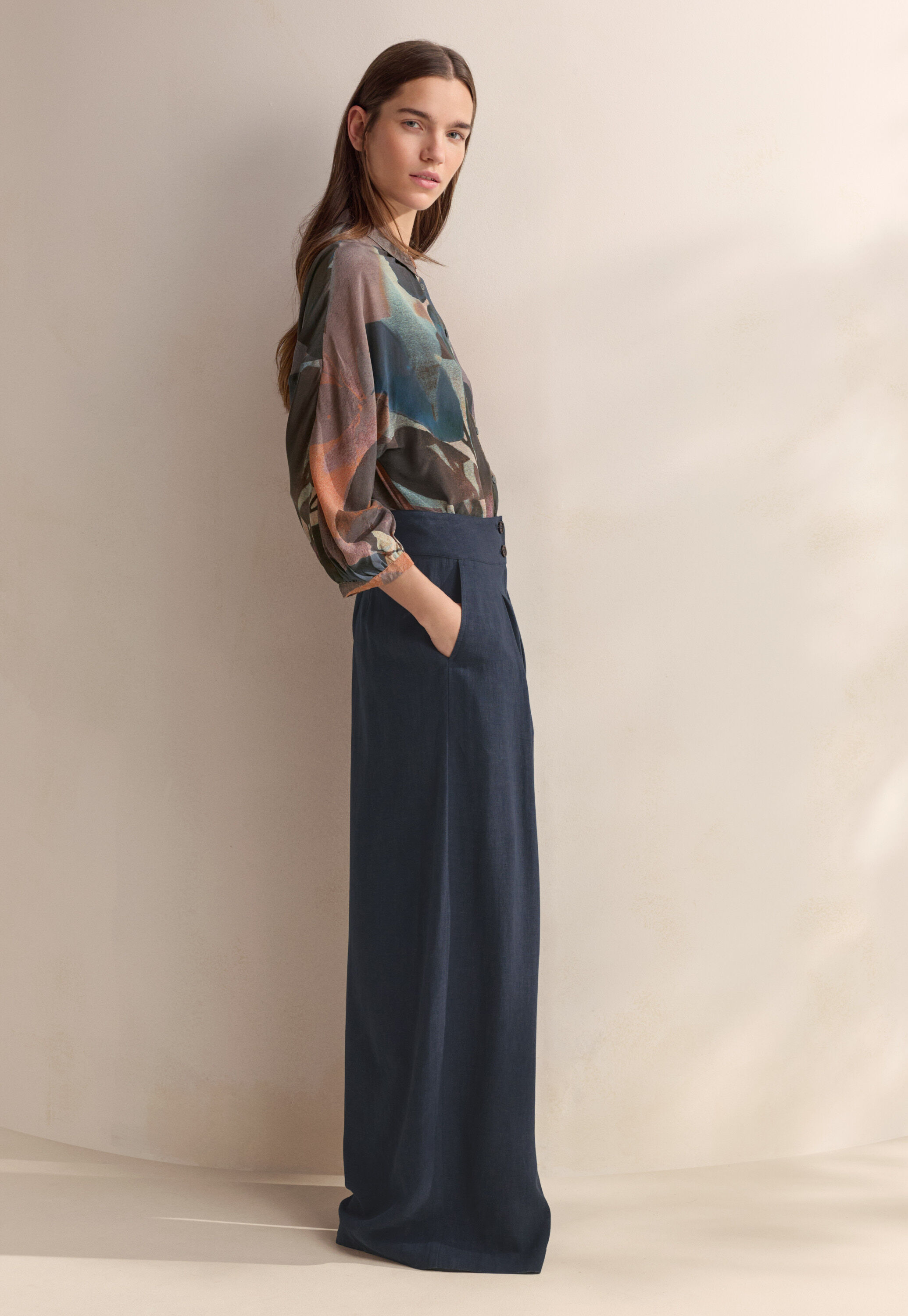 Wide-leg trousers