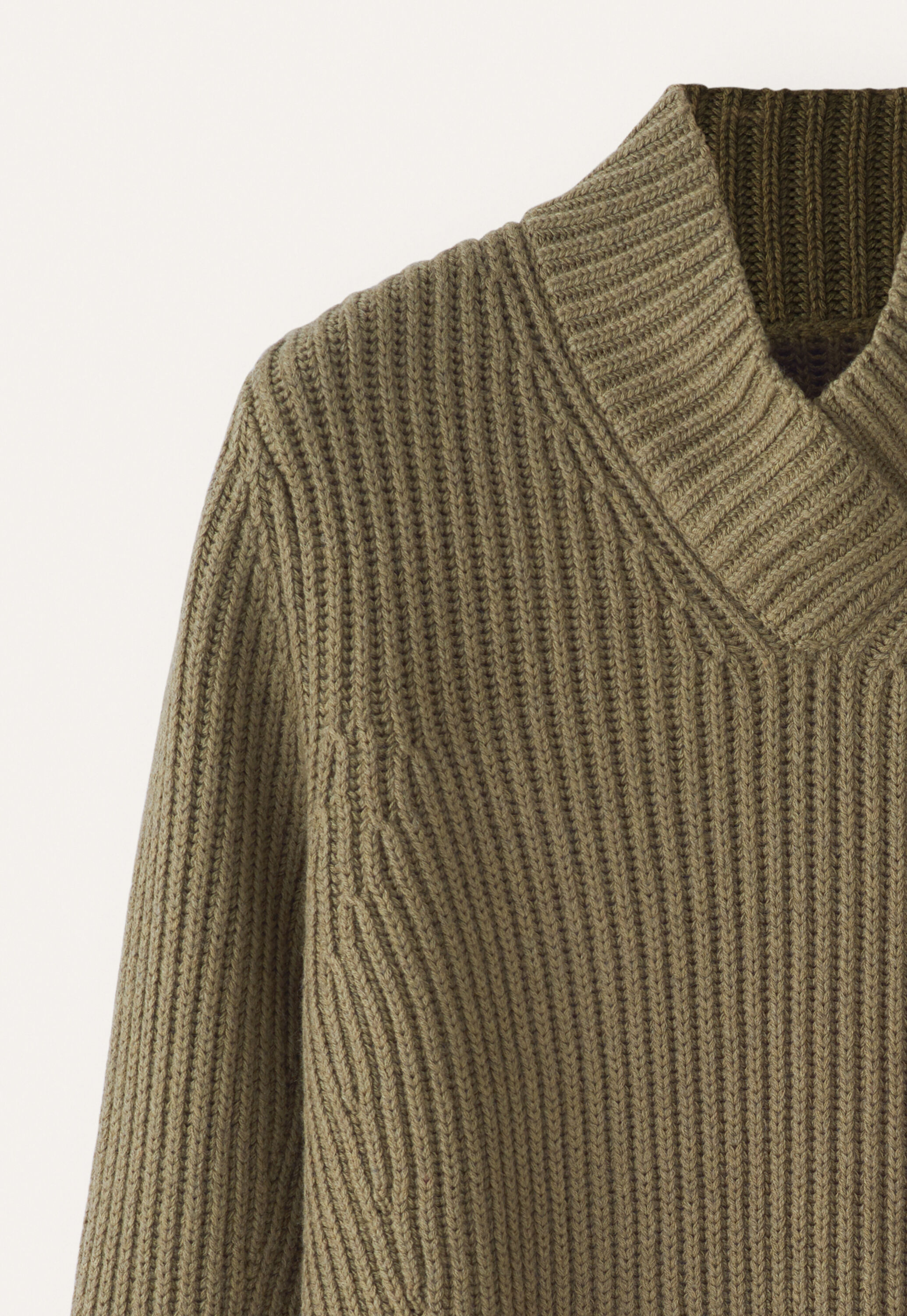 Long ribbed sweater