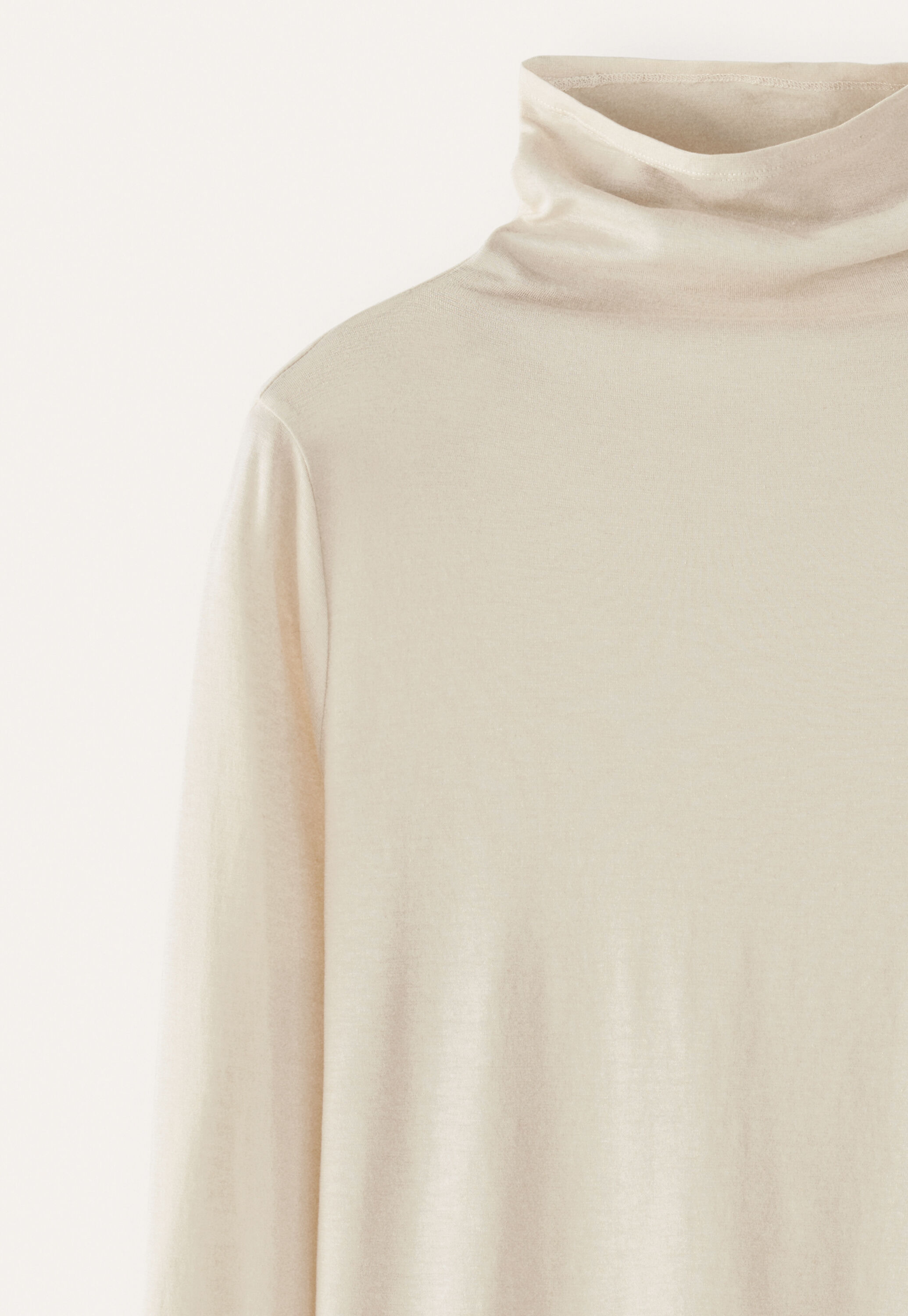 Funnel-neck top