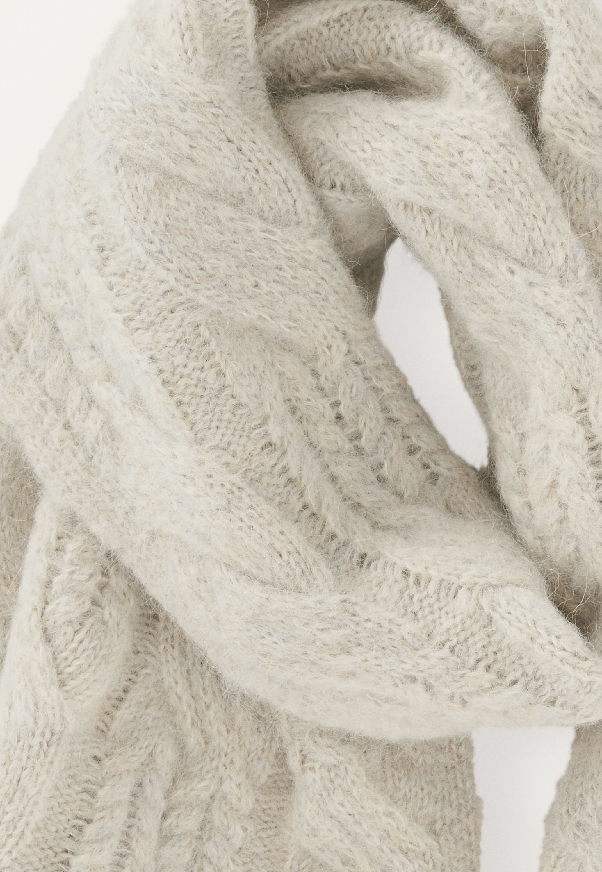 Cable-stitch scarf