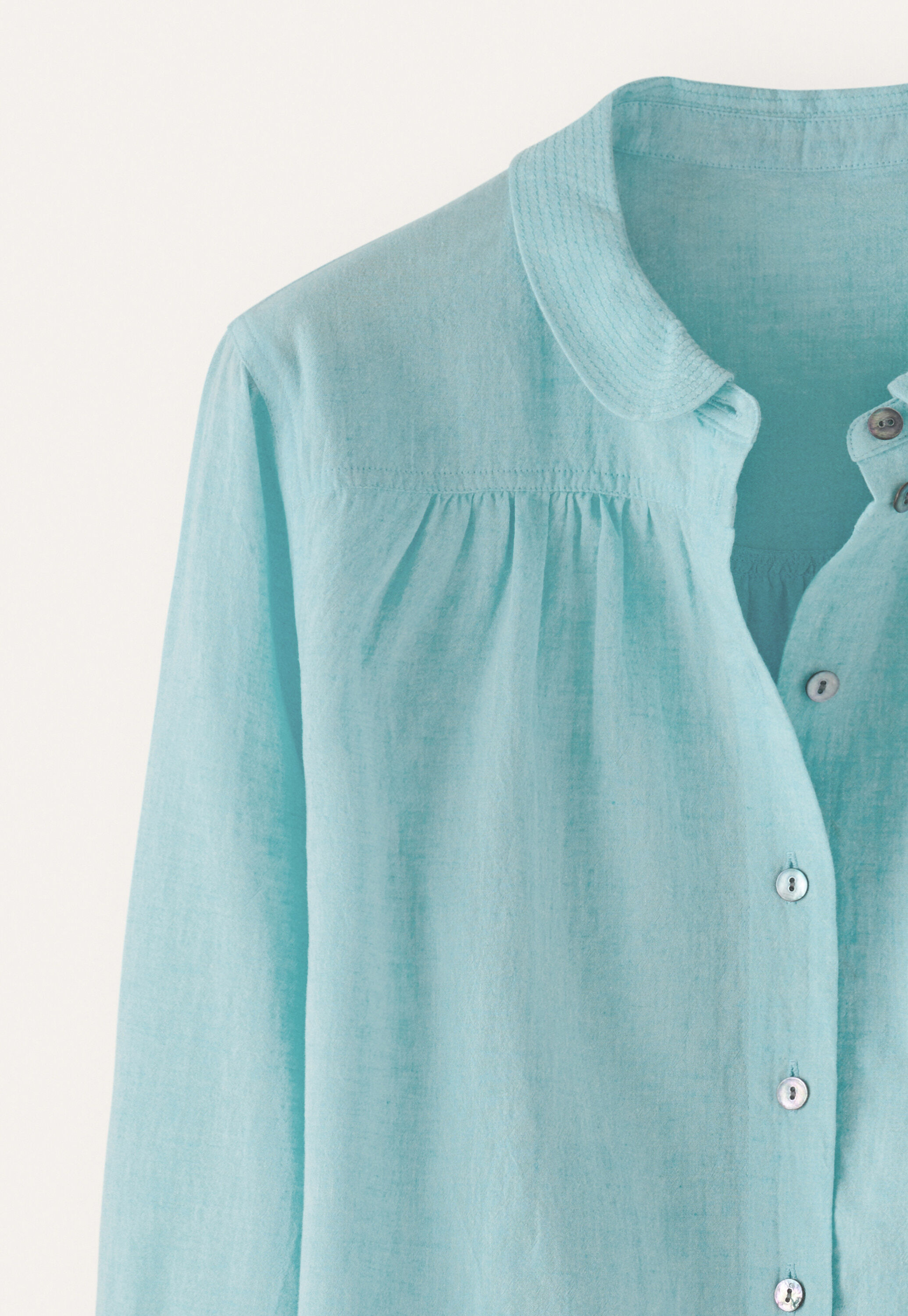 Round-collar shirt