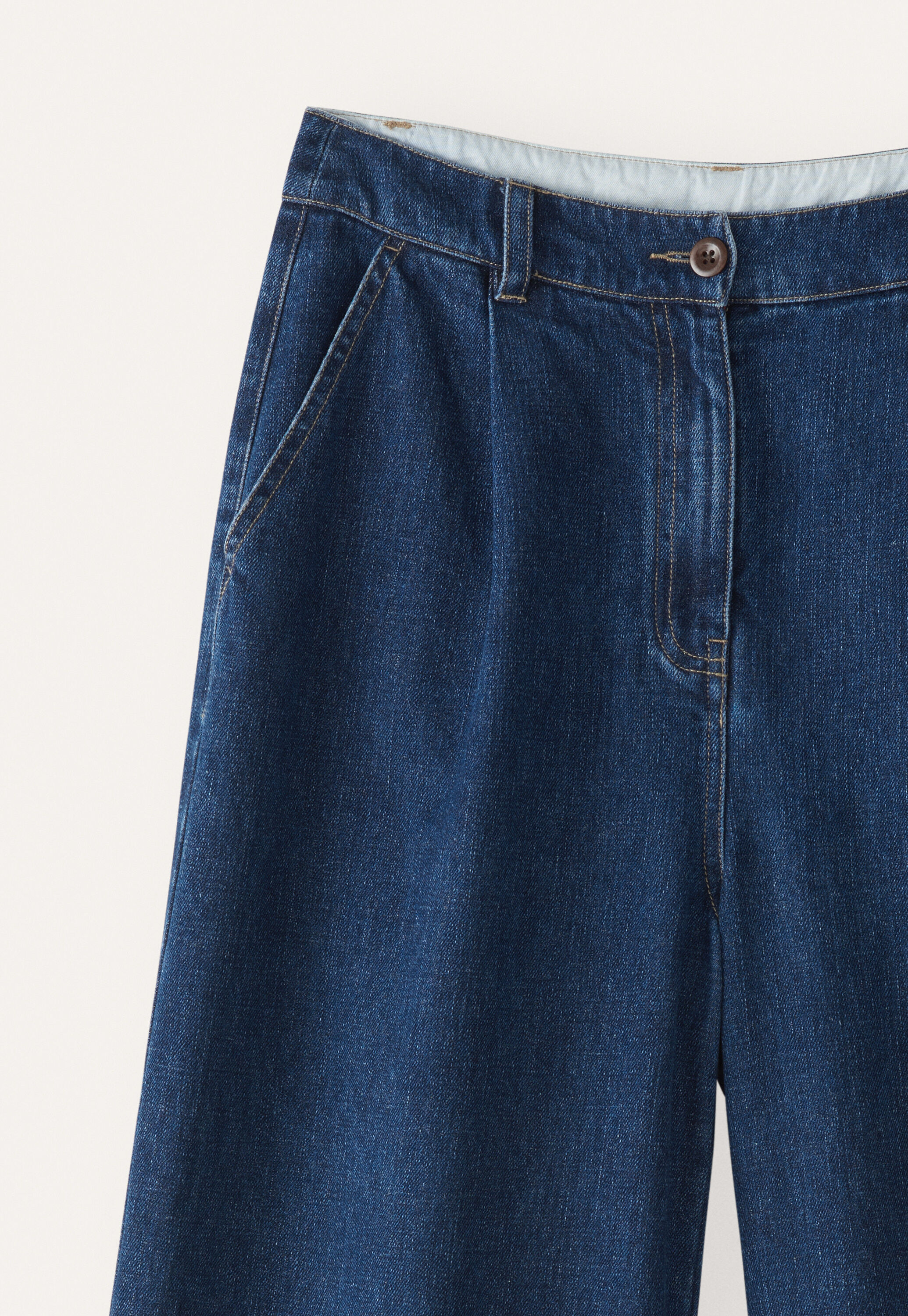 Barrel-leg trousers