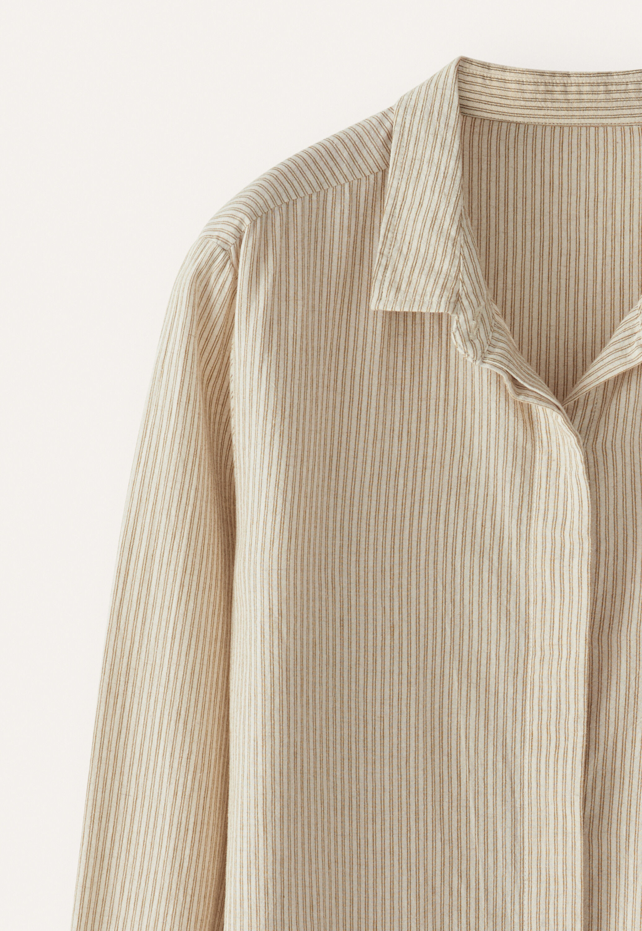 Curved hem shirt