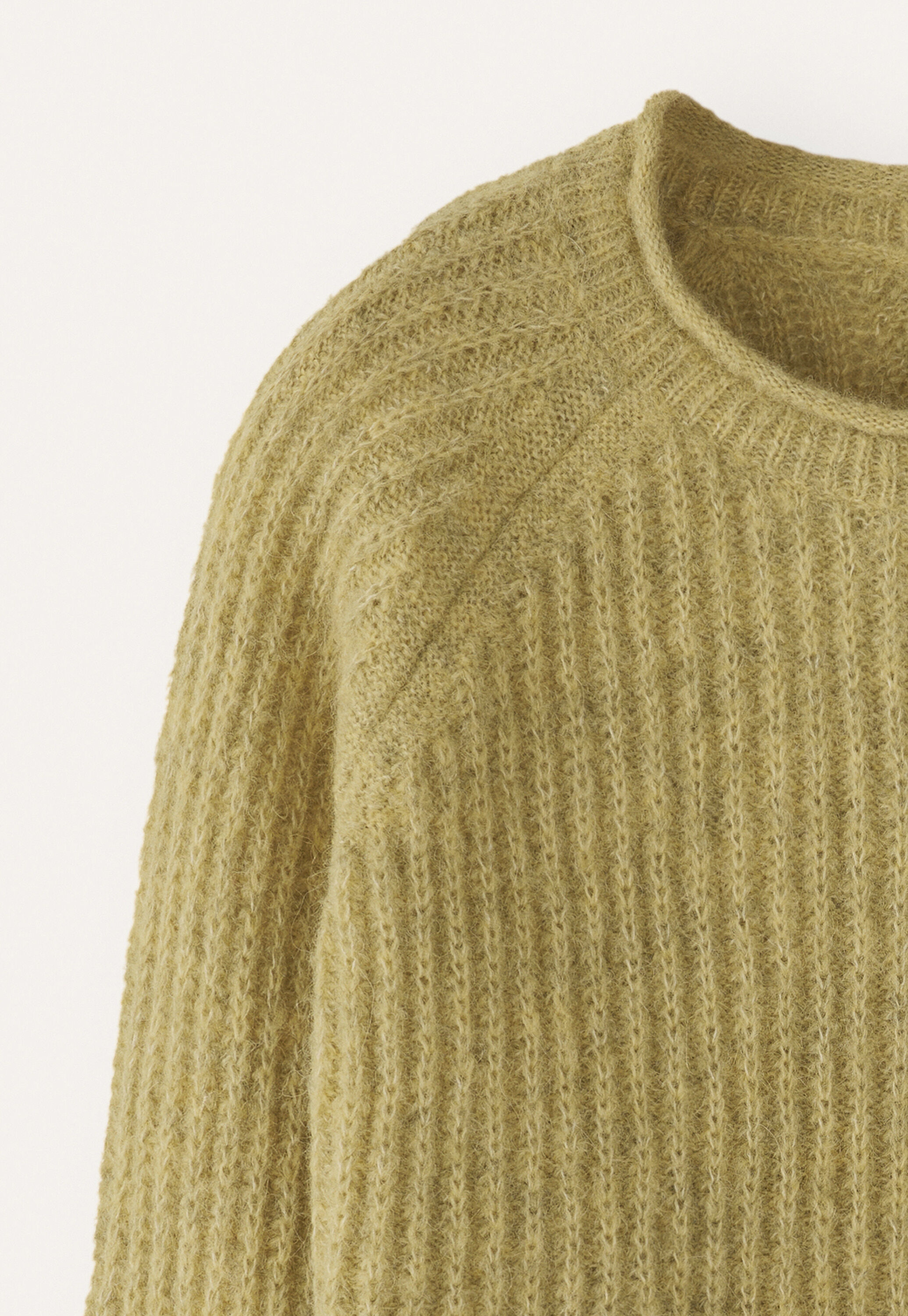 Round-neck ribbed sweater