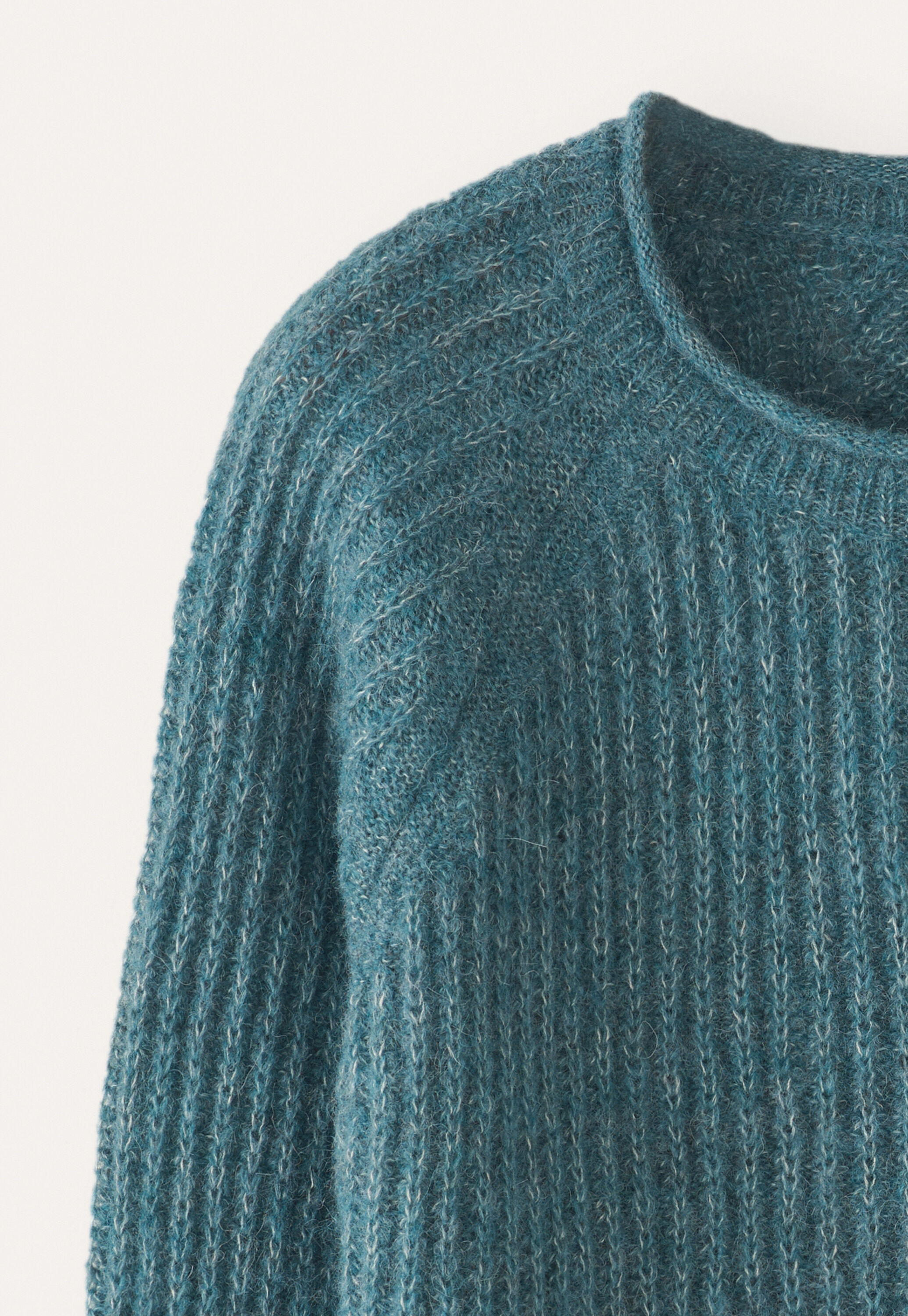 Round-neck ribbed sweater