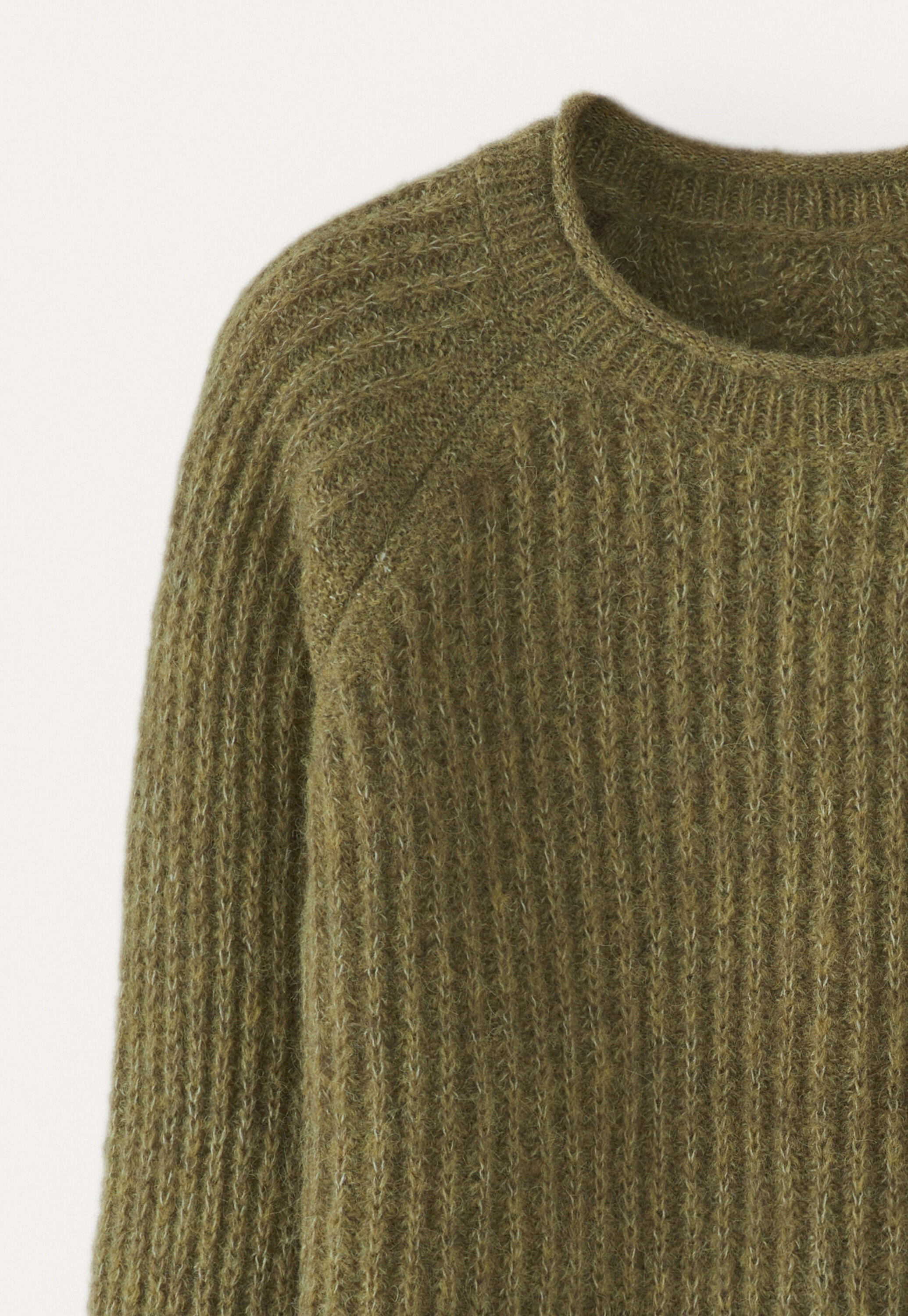 Round-neck ribbed sweater