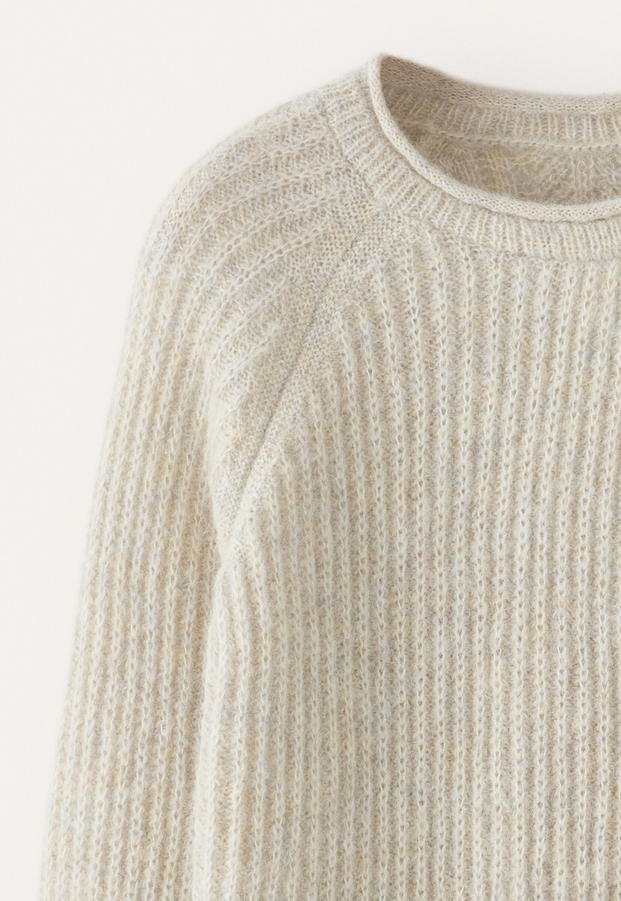 Round-neck ribbed sweater