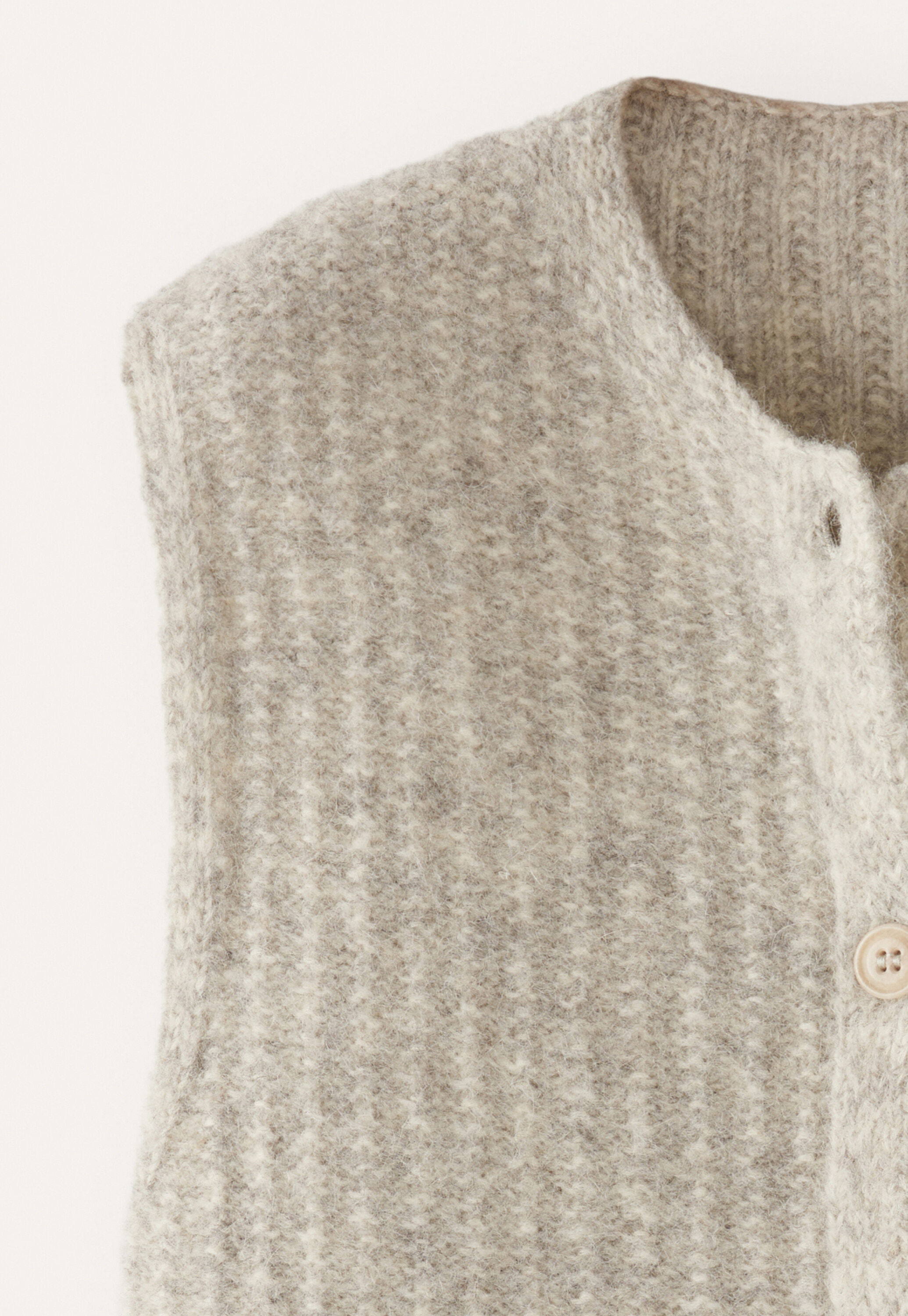 Sleeveless cardigan