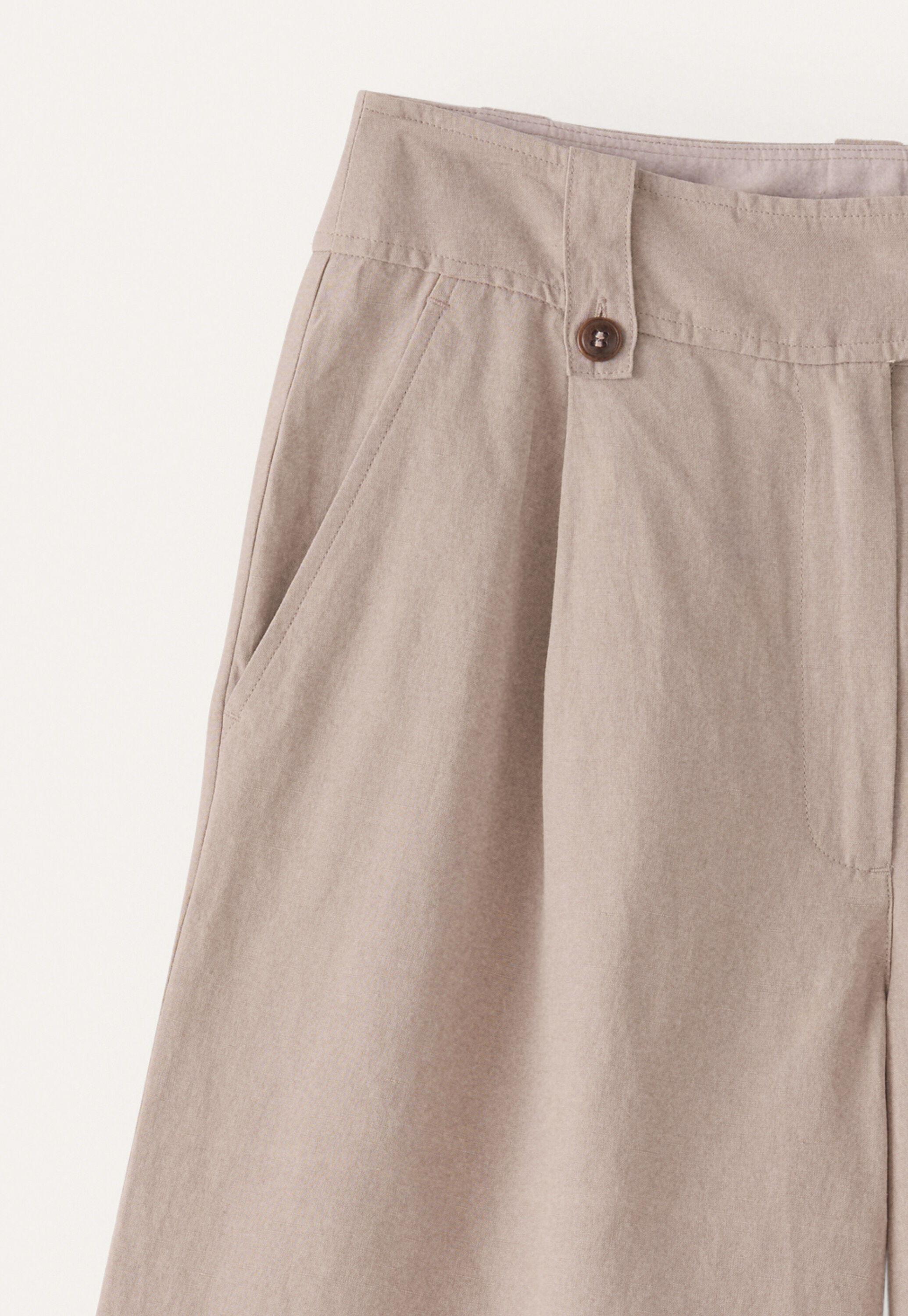 Pleat-front shorts