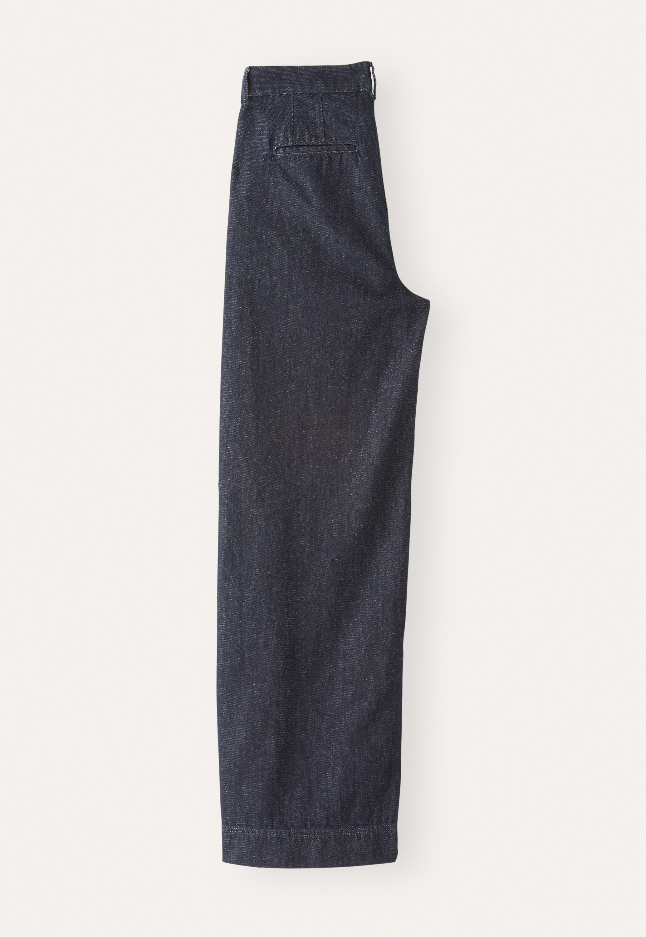 Tailored indigo jeans