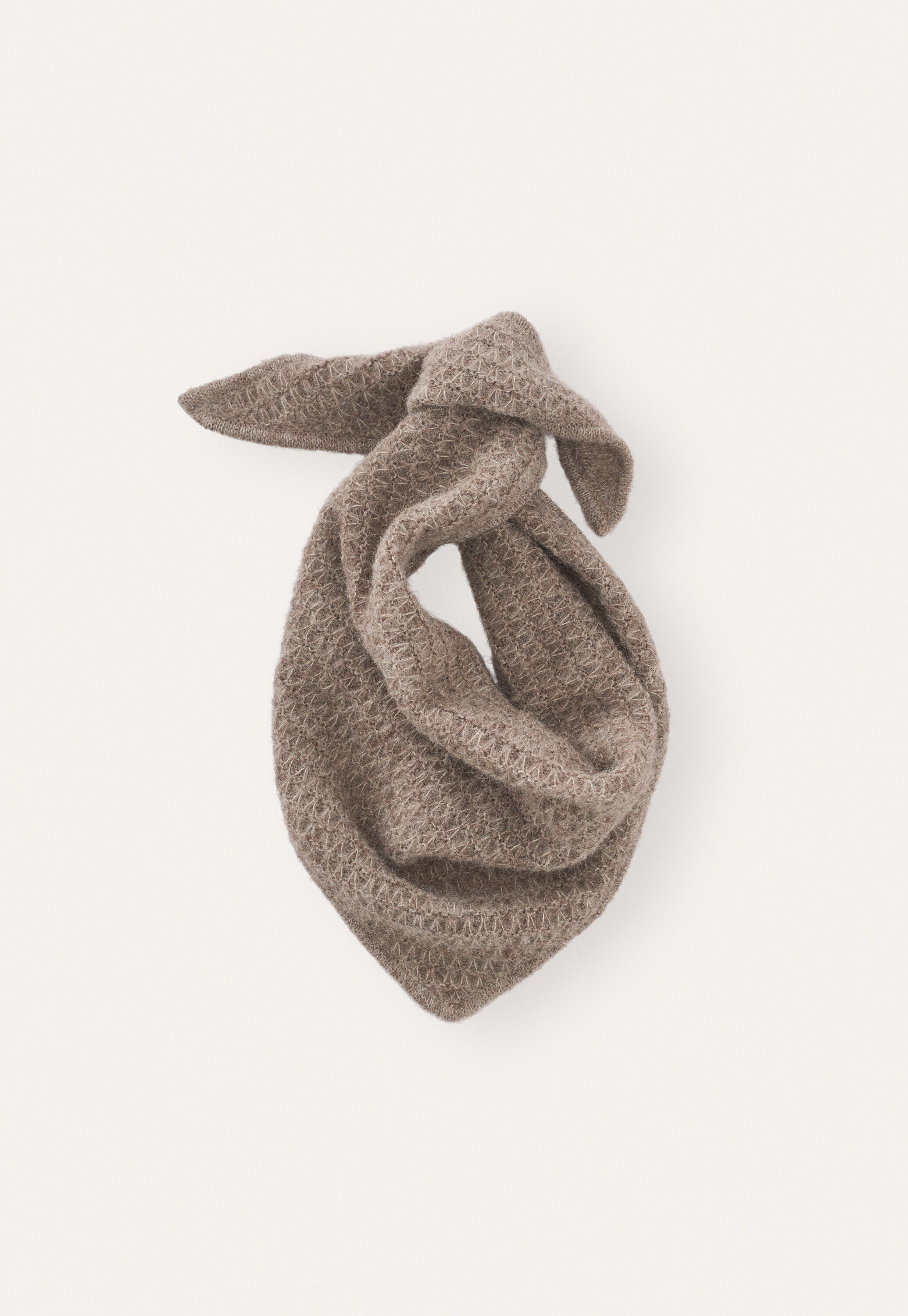 Triangle tuck-stitch scarf