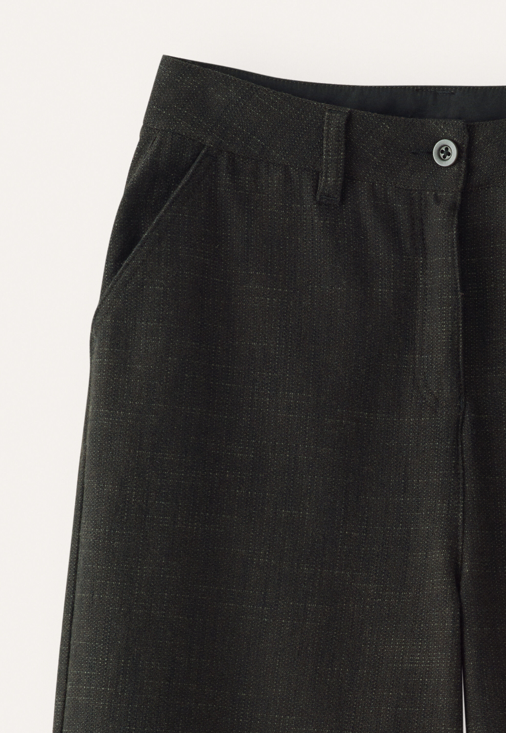 Barrel leg trousers