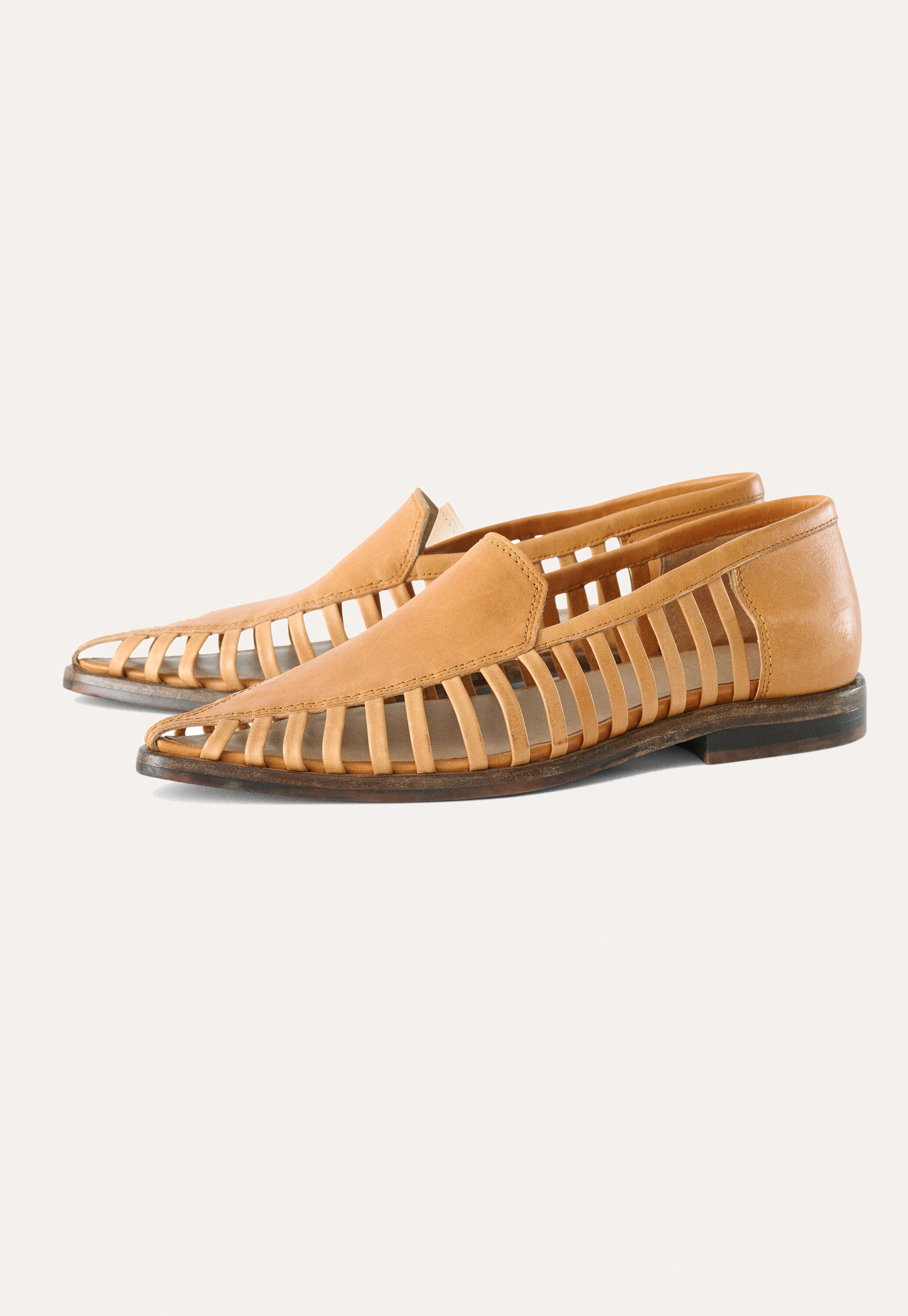 Cage loafers