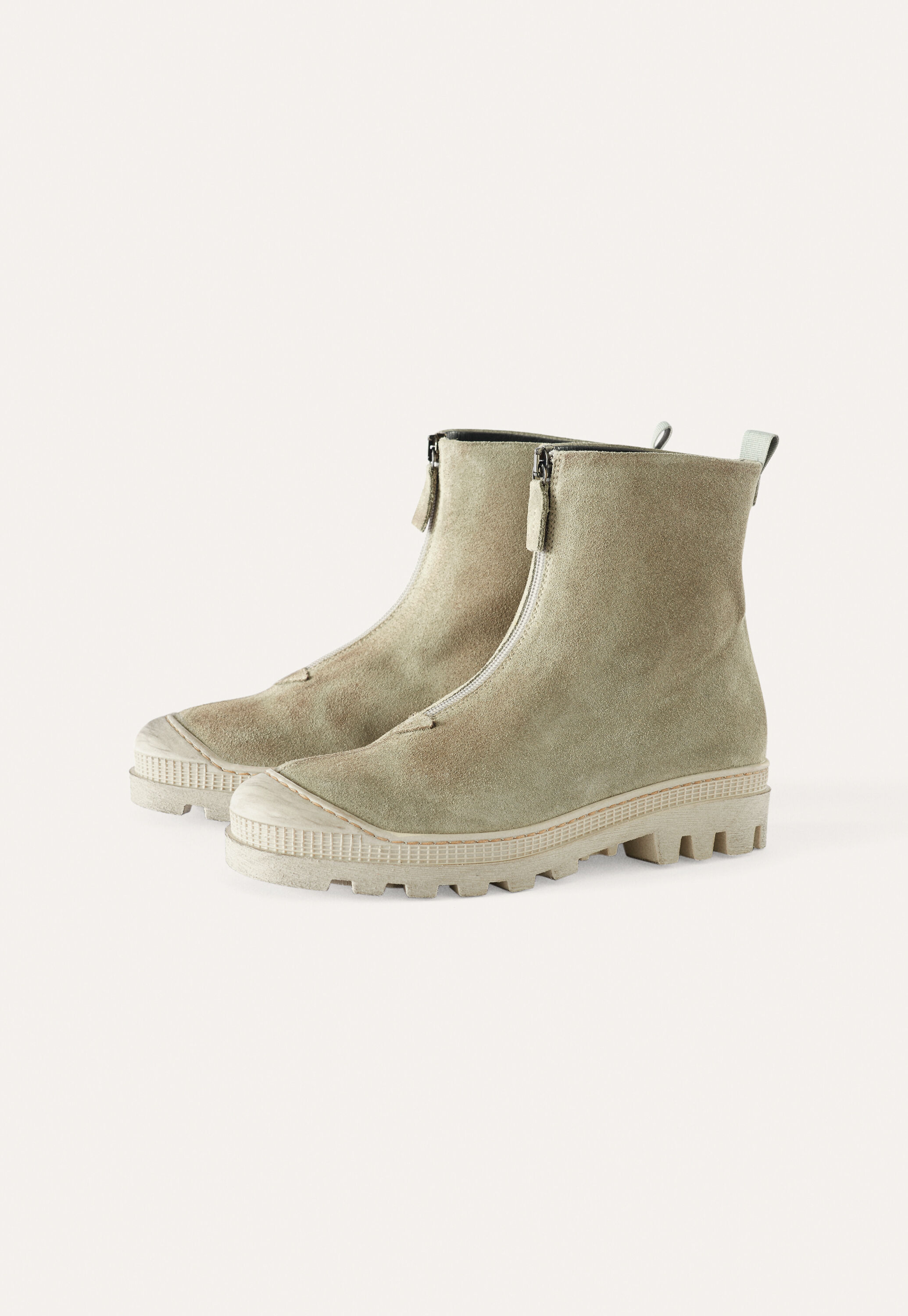 Zipped boots
