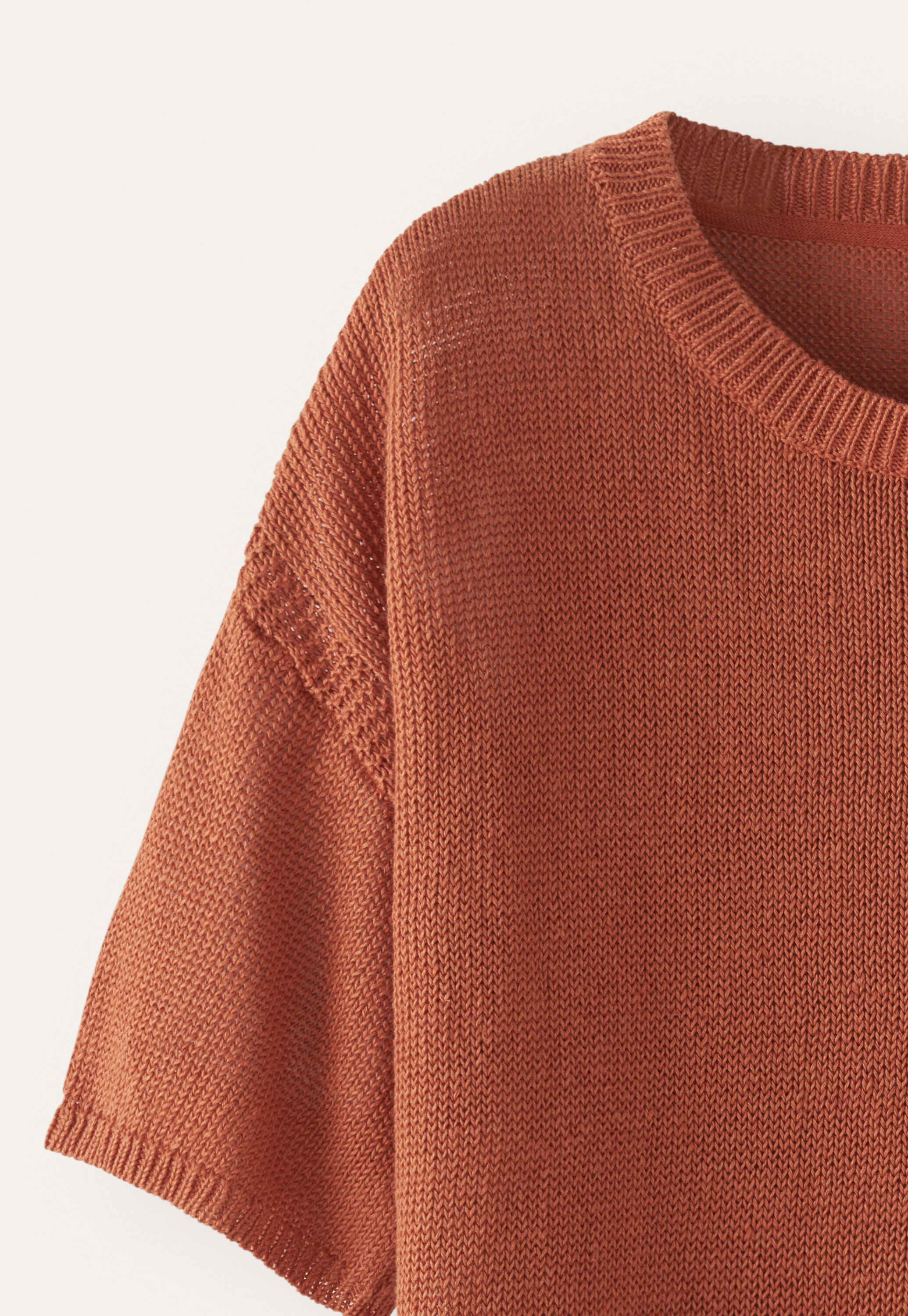 Short-sleeve sweater