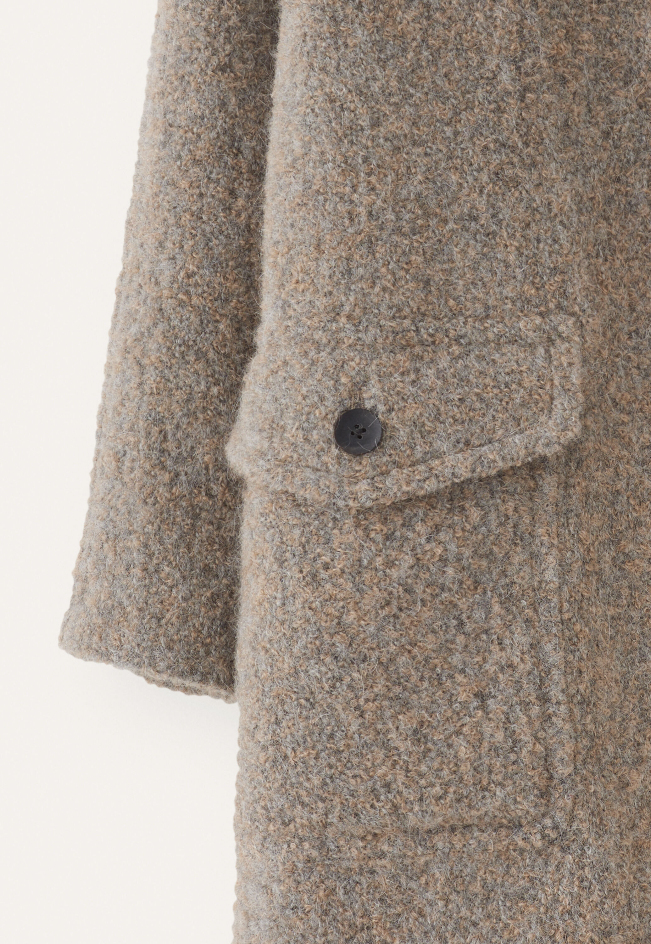Raglan-sleeve coat