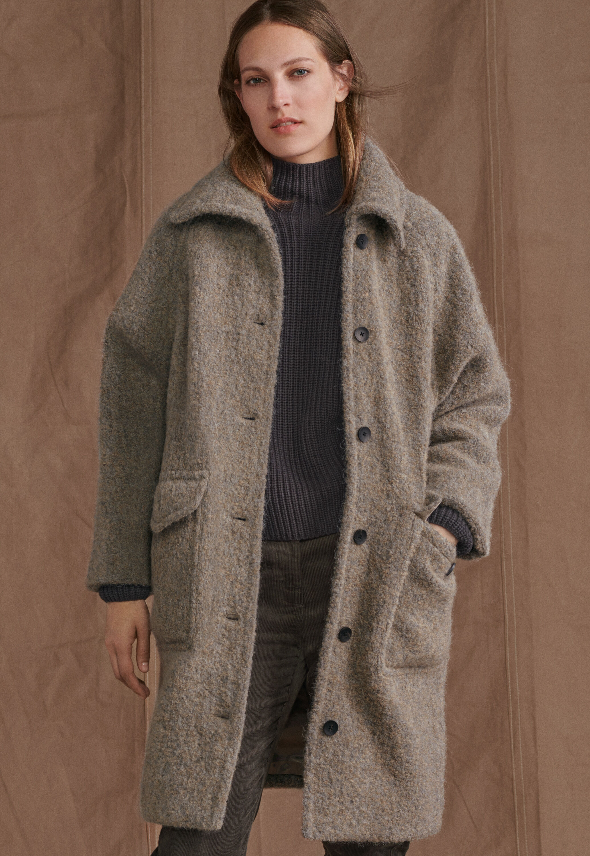 Raglan-sleeve coat