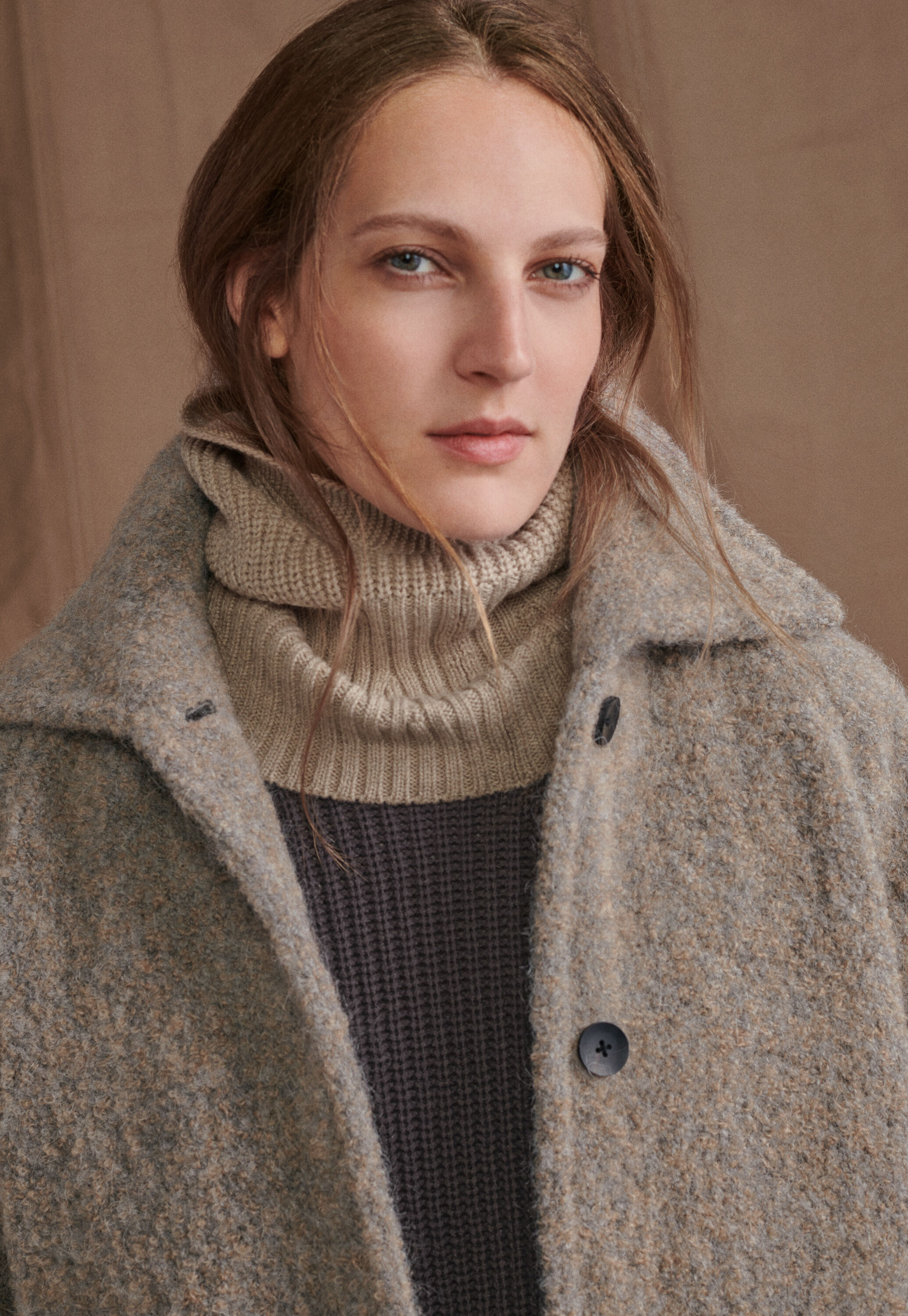Raglan-sleeve coat