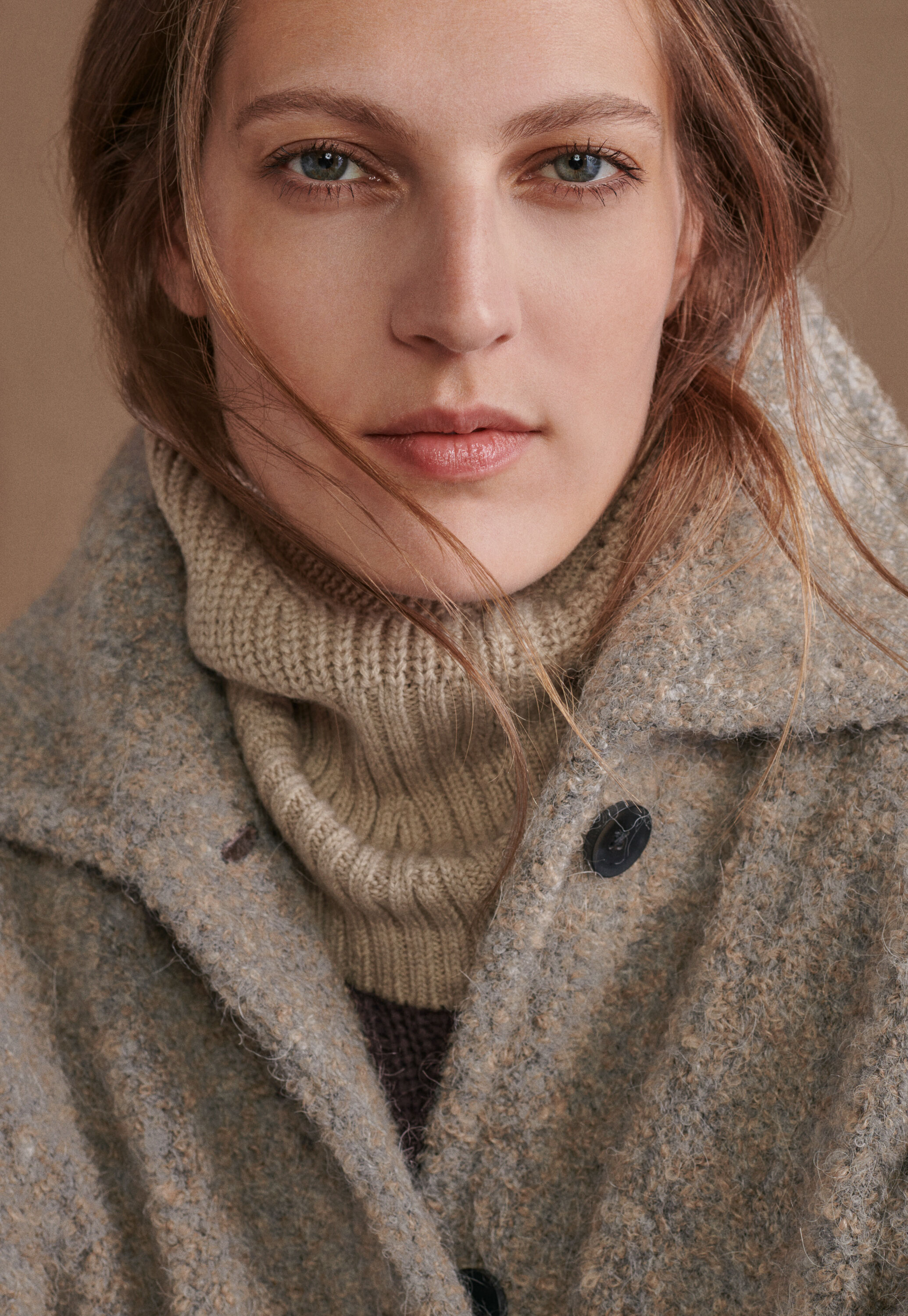 Raglan-sleeve coat