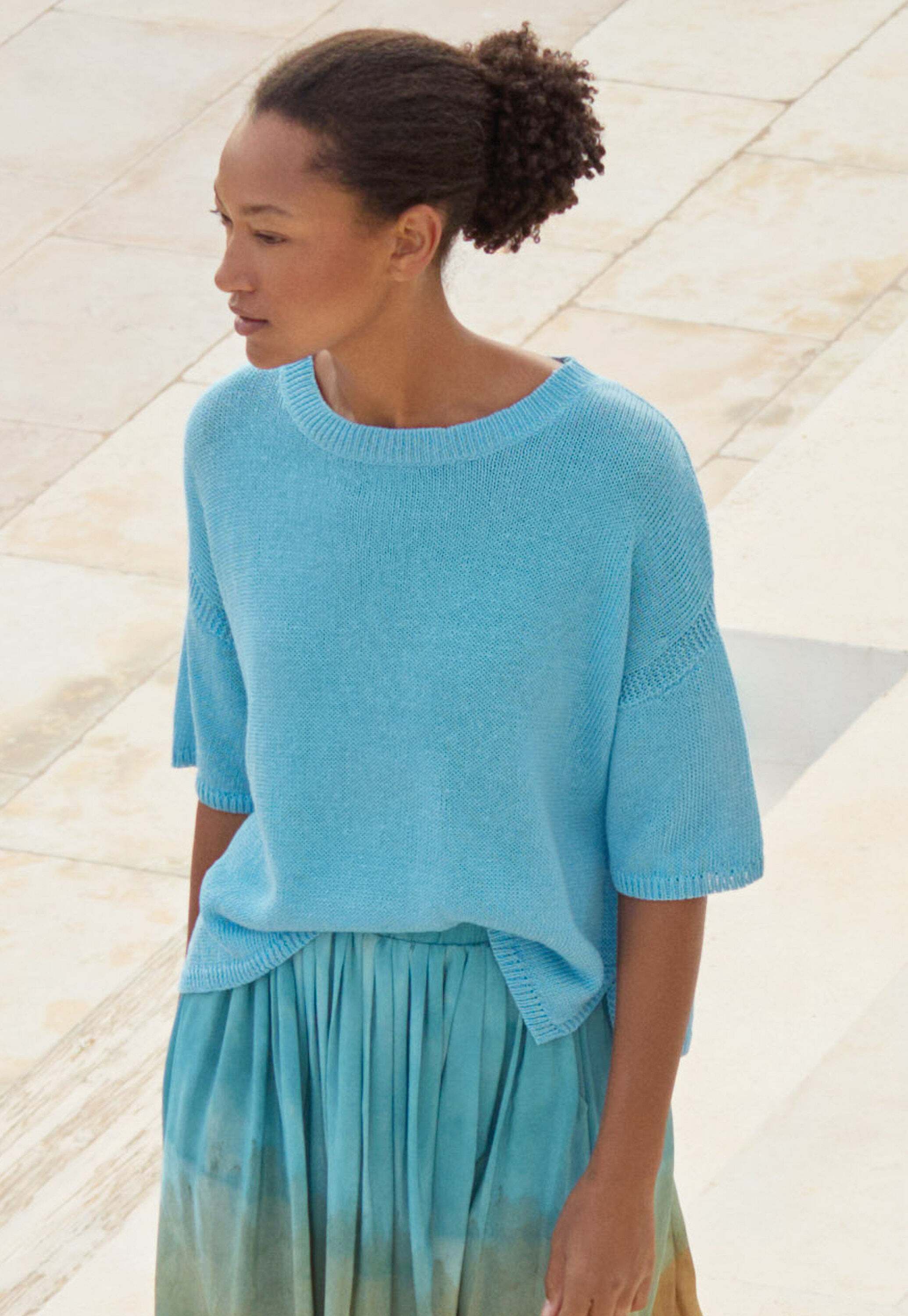 Short-sleeve sweater