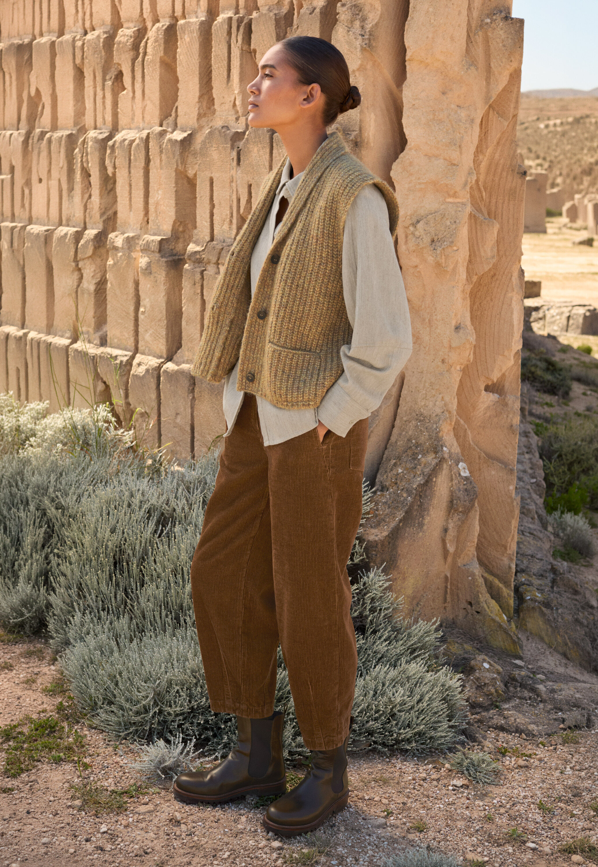 Cropped tapered-leg trousers