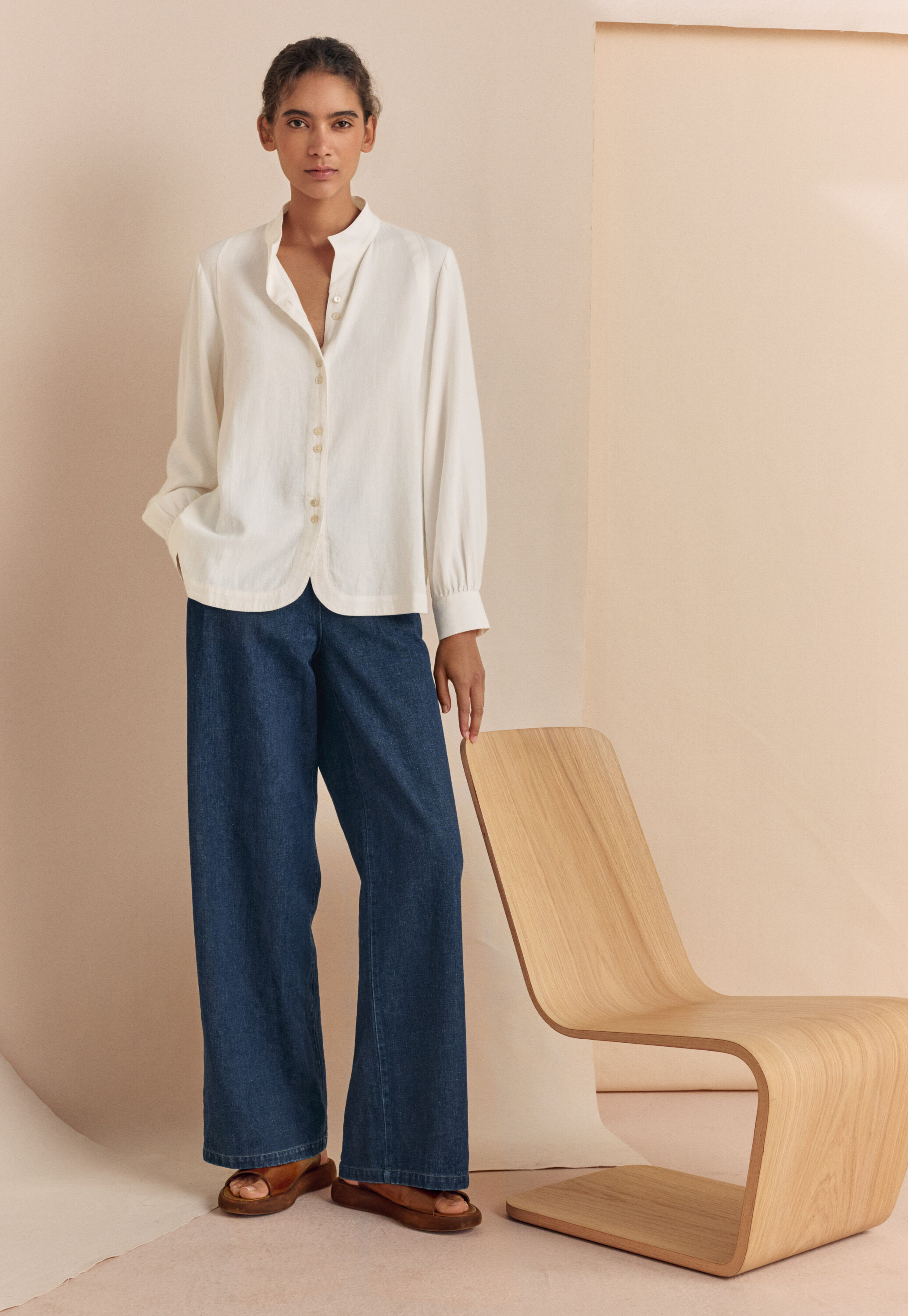 Wide-leg trousers