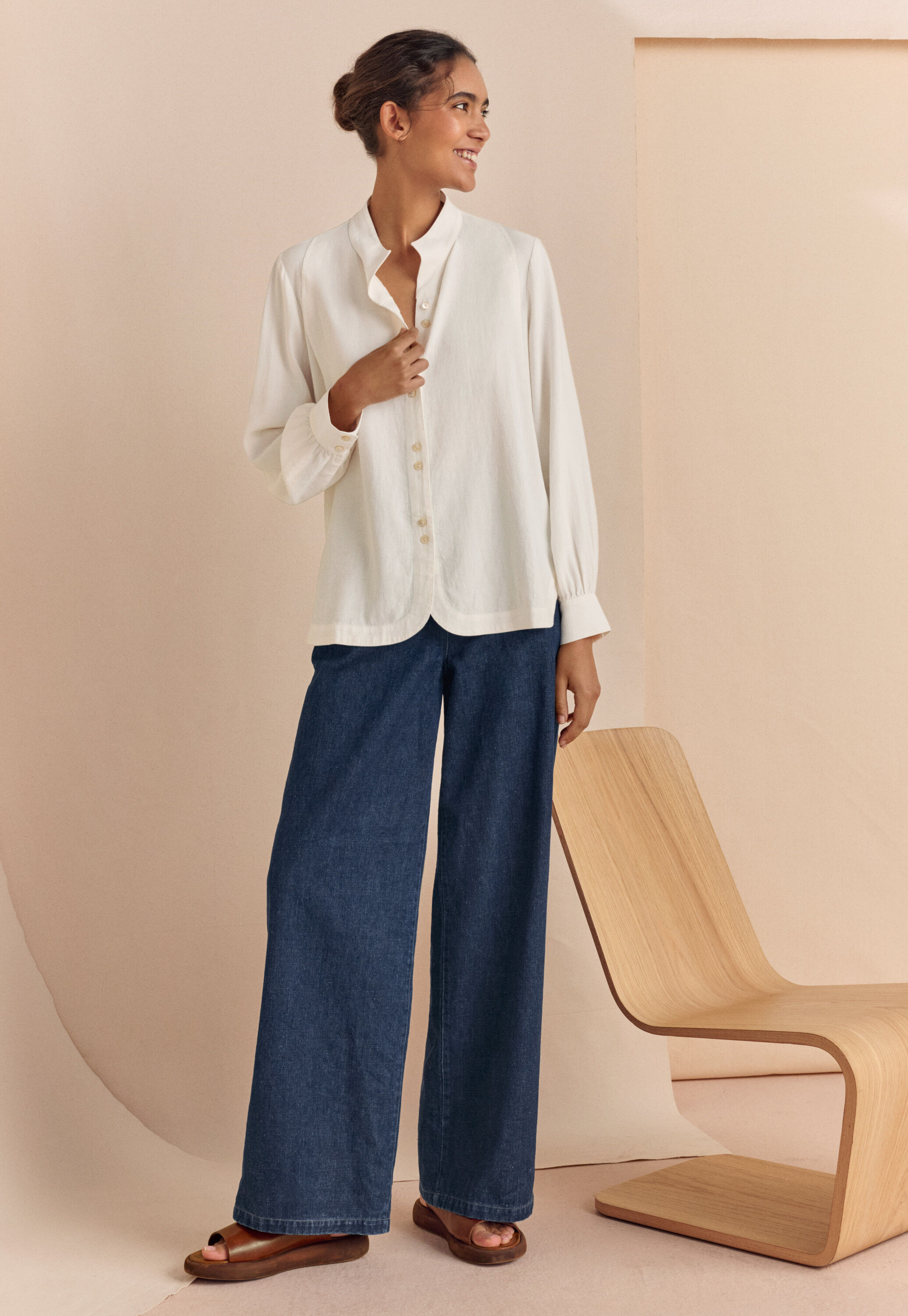 Wide-leg trousers