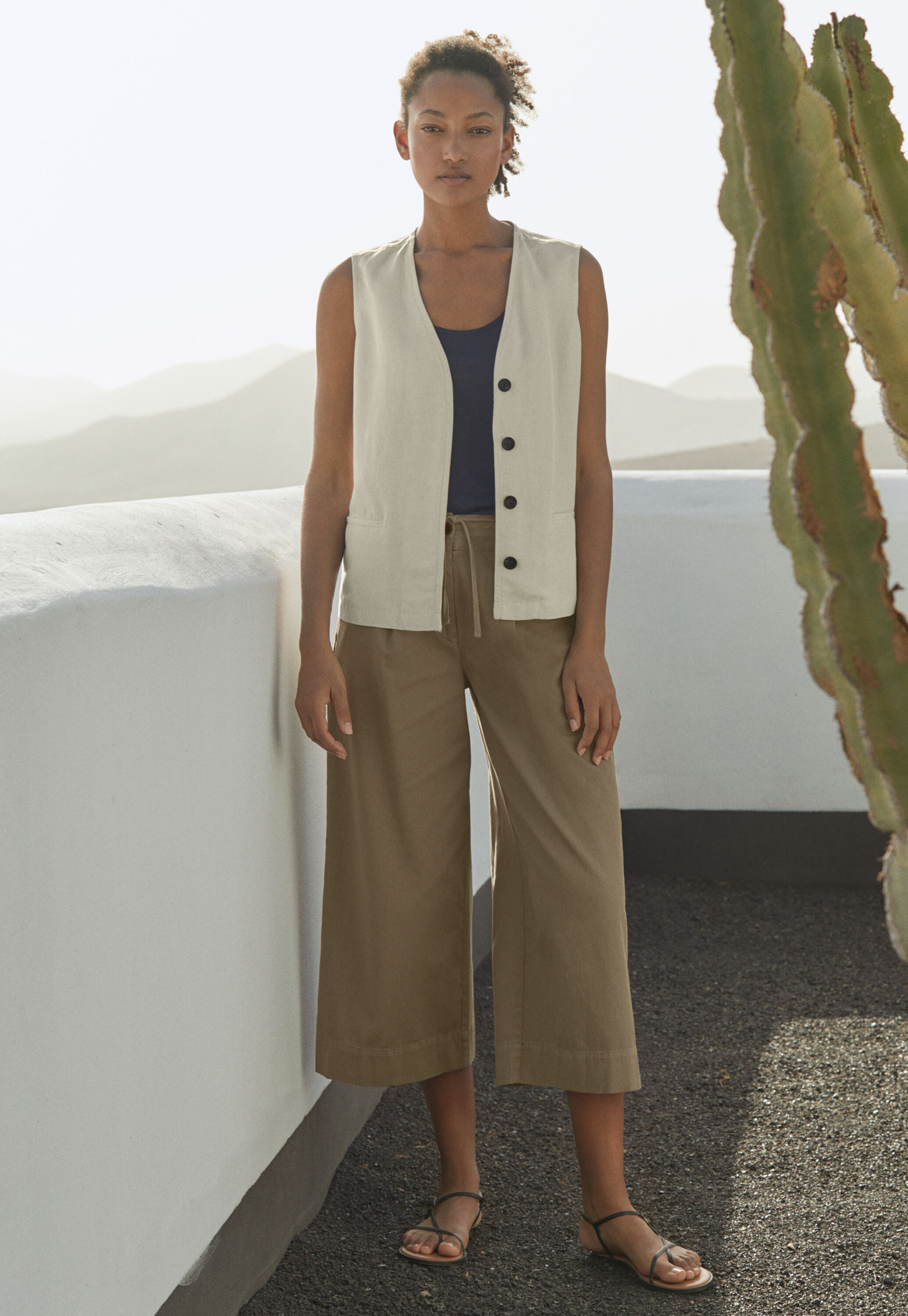 Pleat-front cropped trousers
