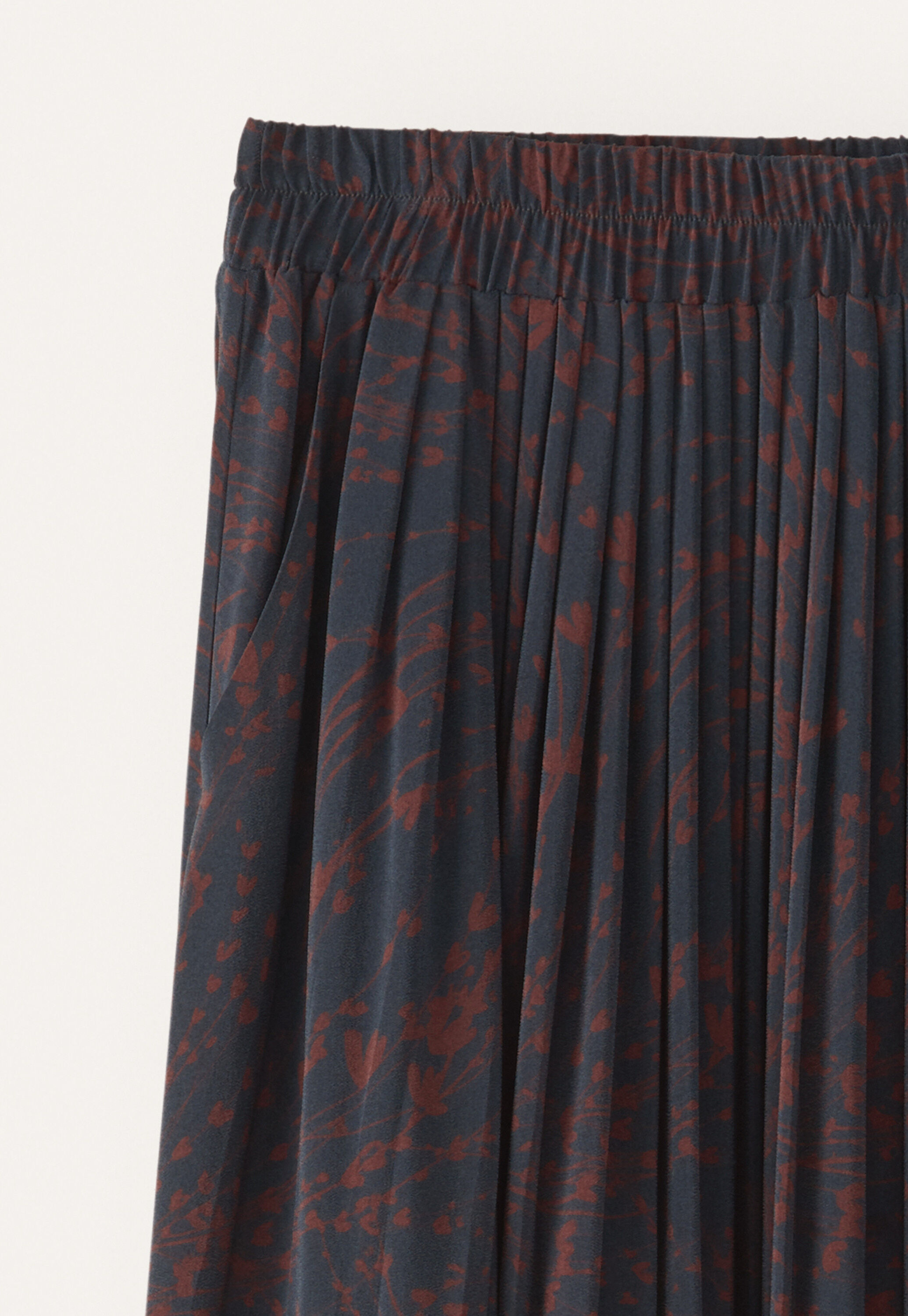 Printed skirt with fluted hem
