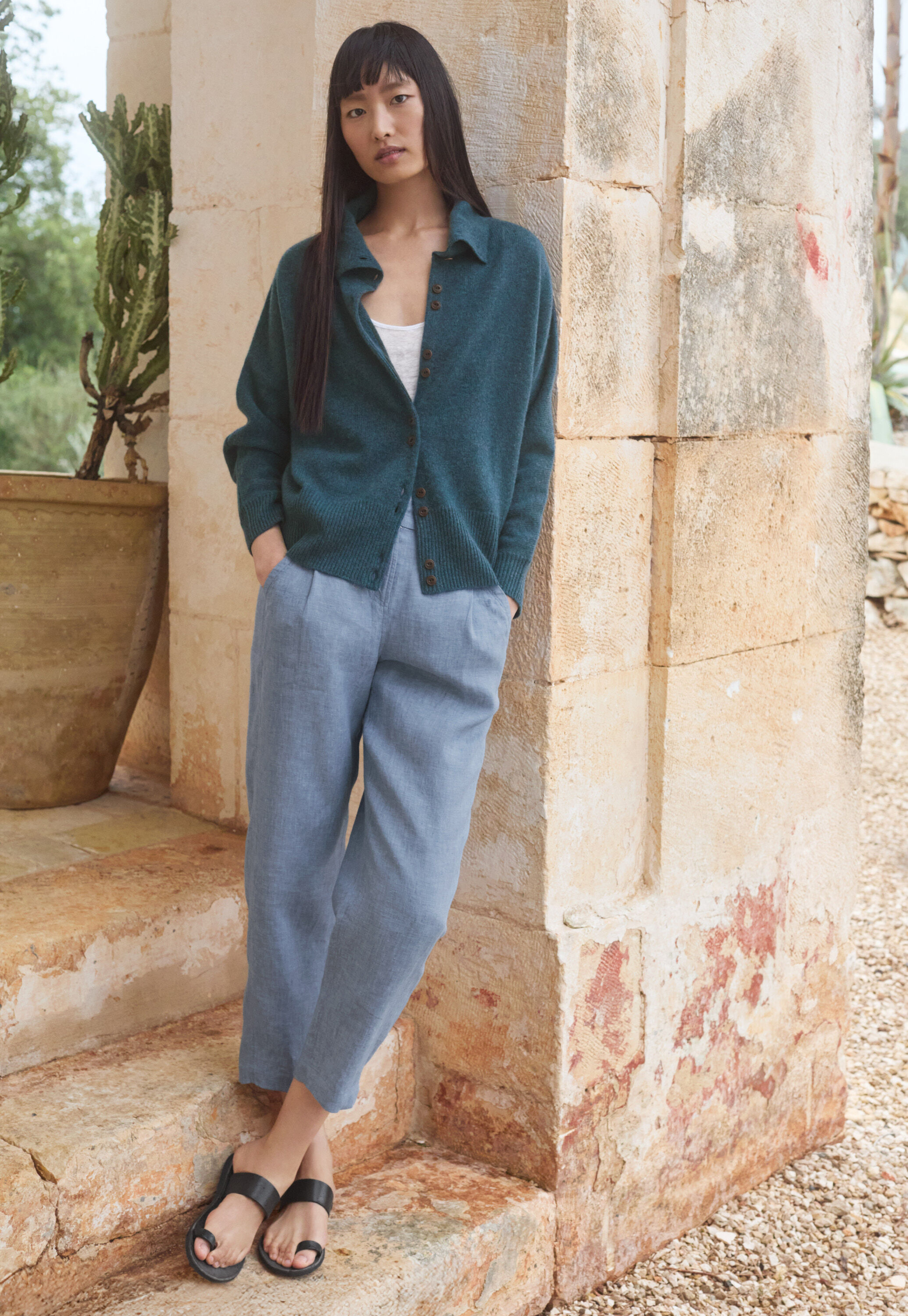 Cropped tapered trousers