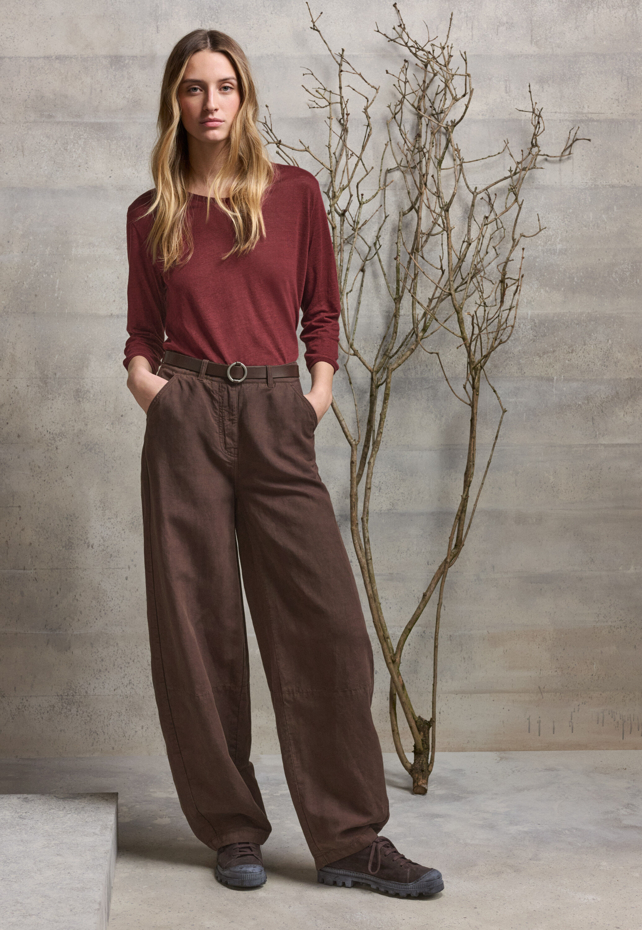 Curved seam jeans