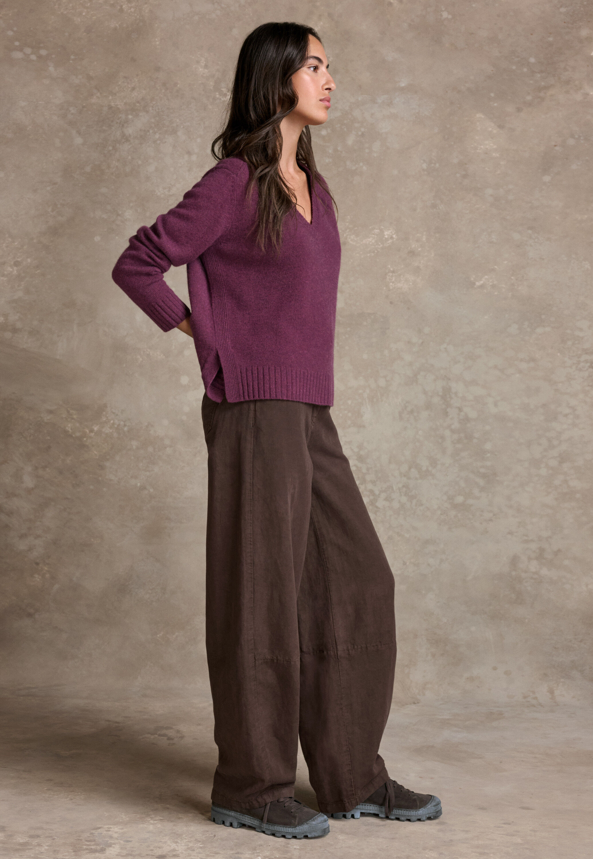 Curved seam jeans